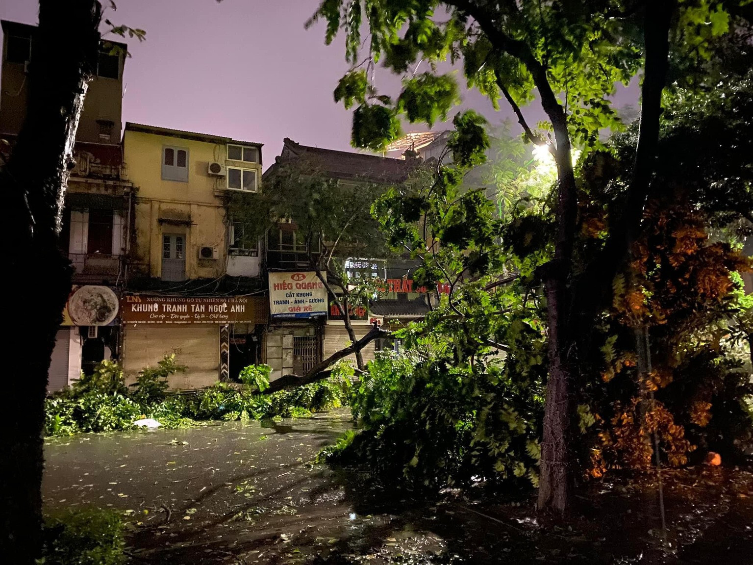 Sao Việt 9/9: Khánh Vân khoe ảnh bạn trai chụp, Minh Hằng bầm dập khi tập nhảy - 4