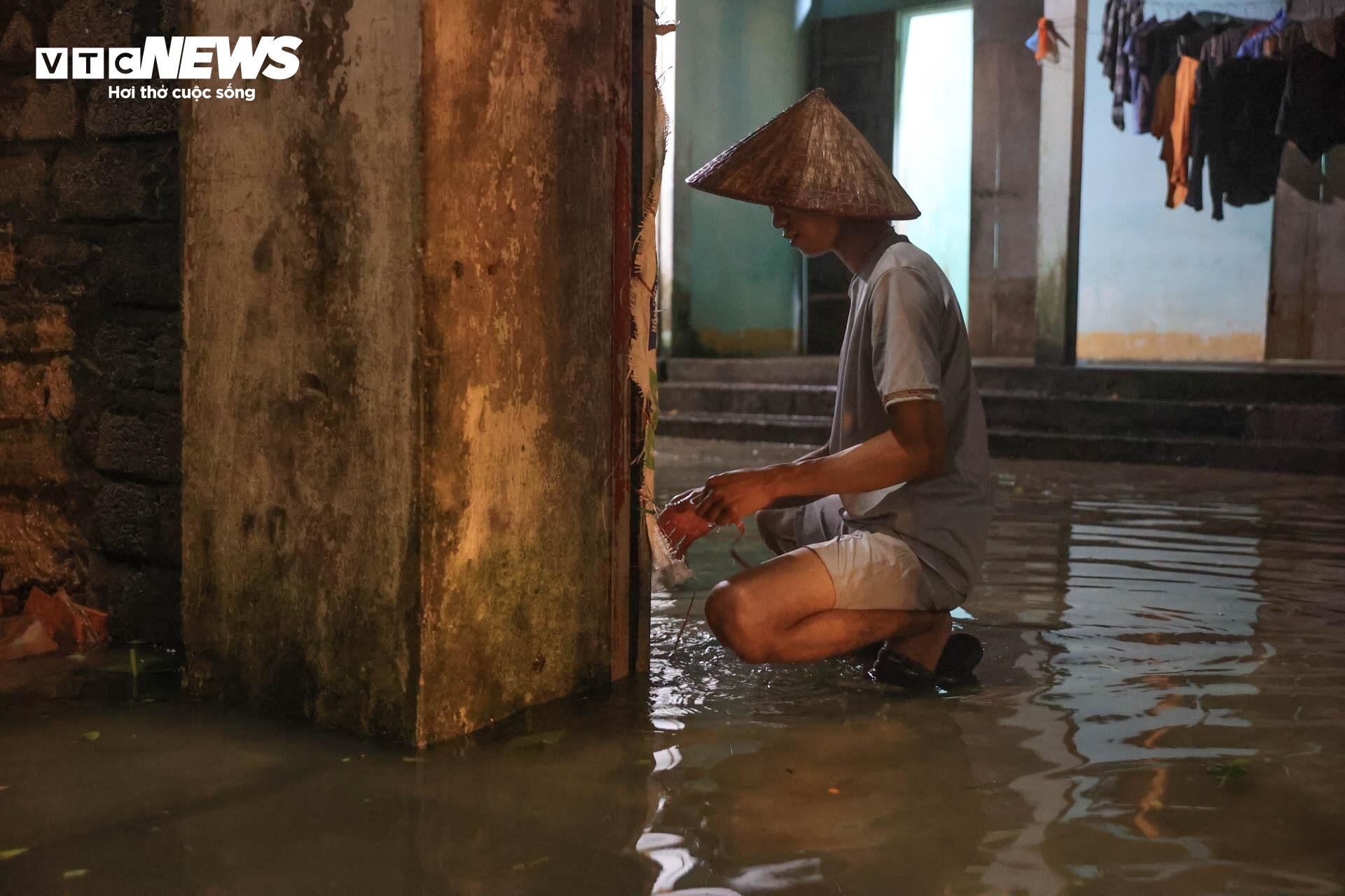 Đêm trắng giữa vùng 'rốn lũ' Chương Mỹ, Hà Nội - 3