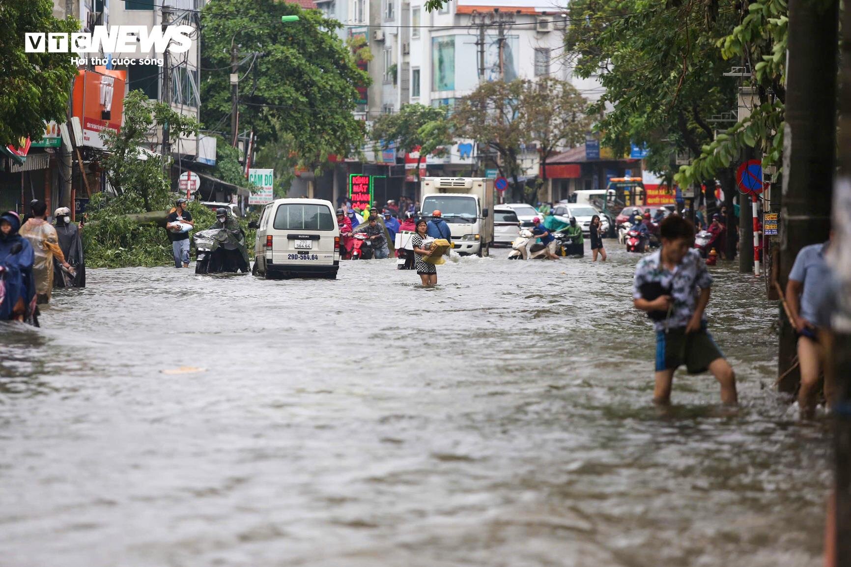 Bãi bồi sông Hồng ngập, người dân nói chưa bao giờ lũ dâng cao như thế - 18