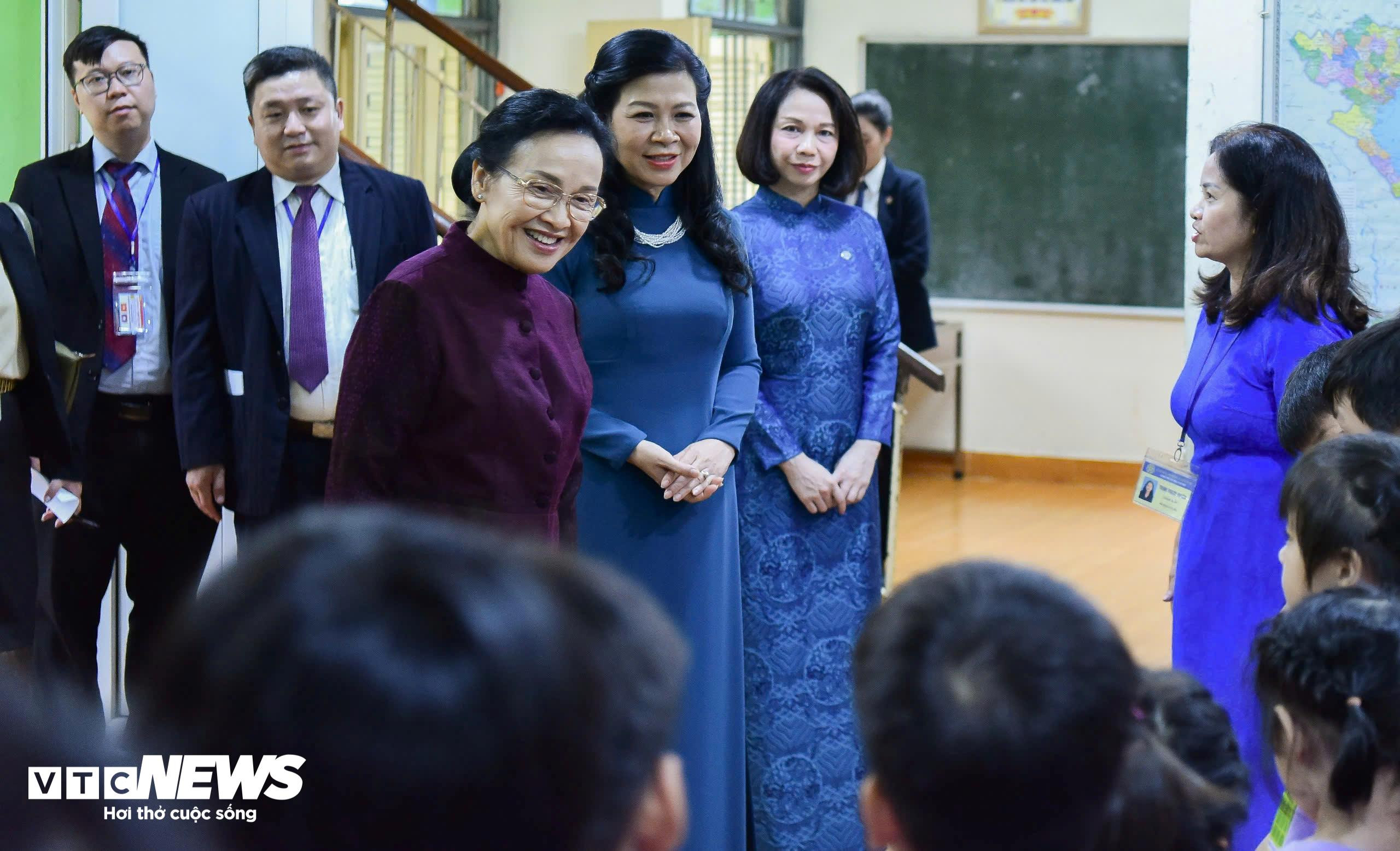 Phu nhân Ngô Phương Ly và Phu nhân Naly Sisoulith thăm Làng trẻ em Birla Hà Nội - 2