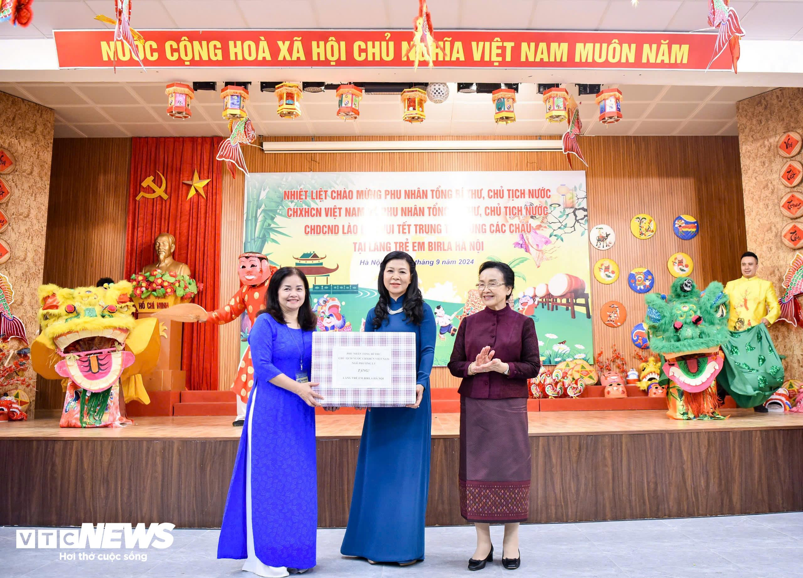 Phu nhân Ngô Phương Ly và Phu nhân Naly Sisoulith thăm Làng trẻ em Birla Hà Nội - 8