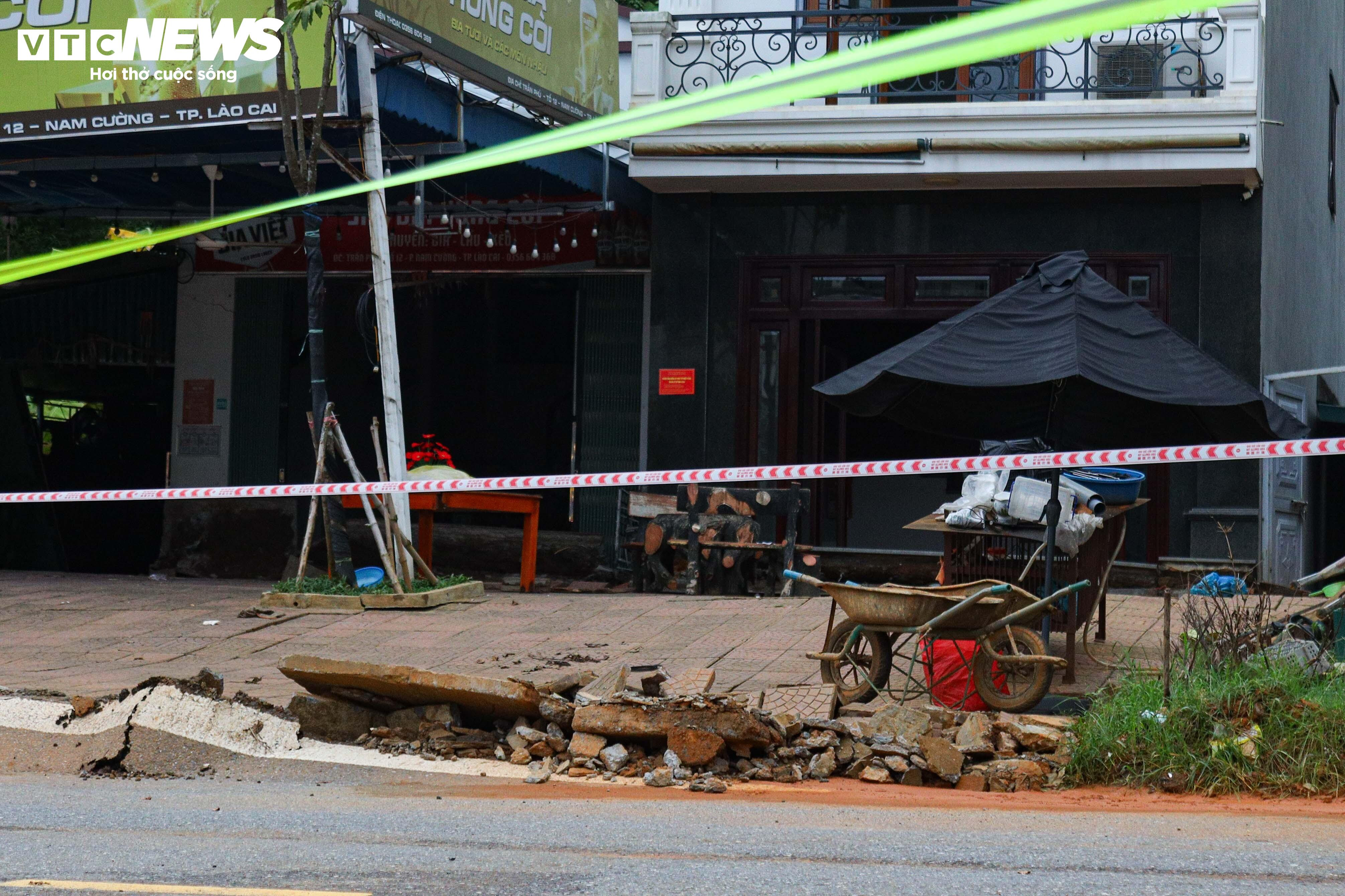 Hơn 50 ngôi nhà ở TP Lào Cai bị sụt lún, dân vừa sơ tán vừa lo nhà sập - 5