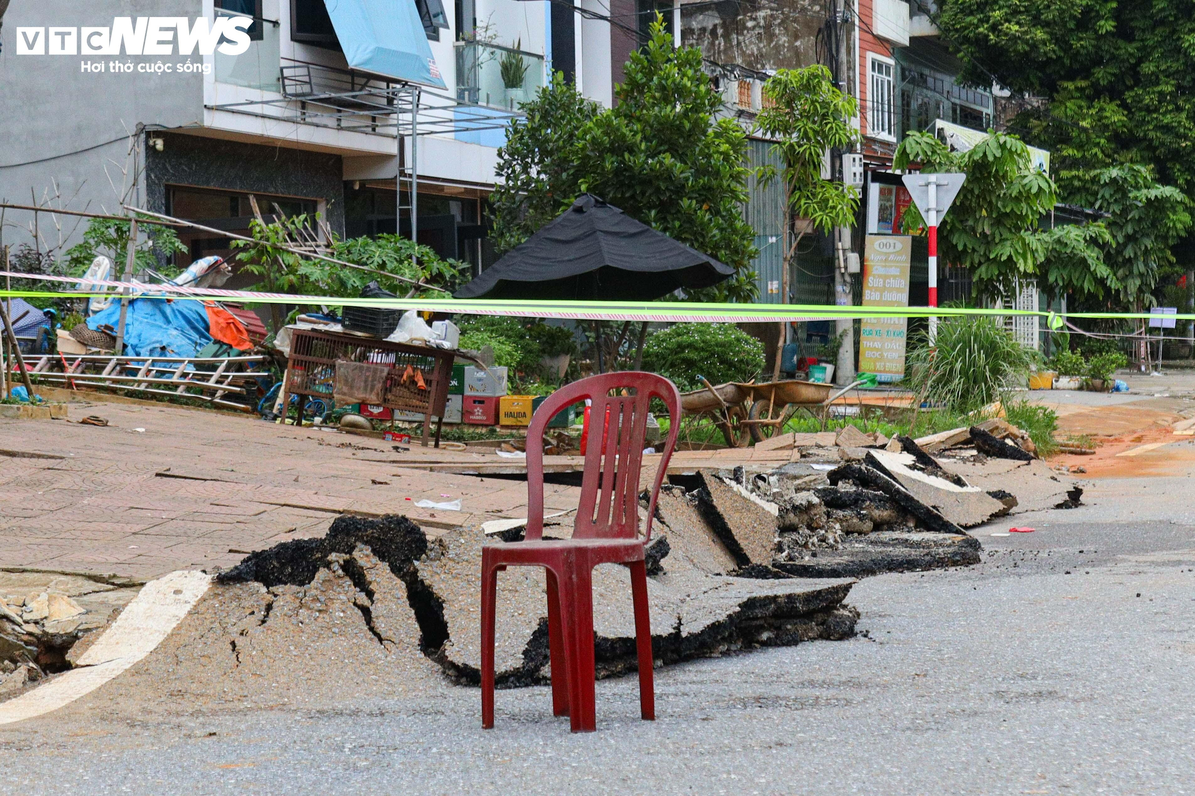 Hơn 50 ngôi nhà ở TP Lào Cai bị sụt lún, dân vừa sơ tán vừa lo nhà sập - 4
