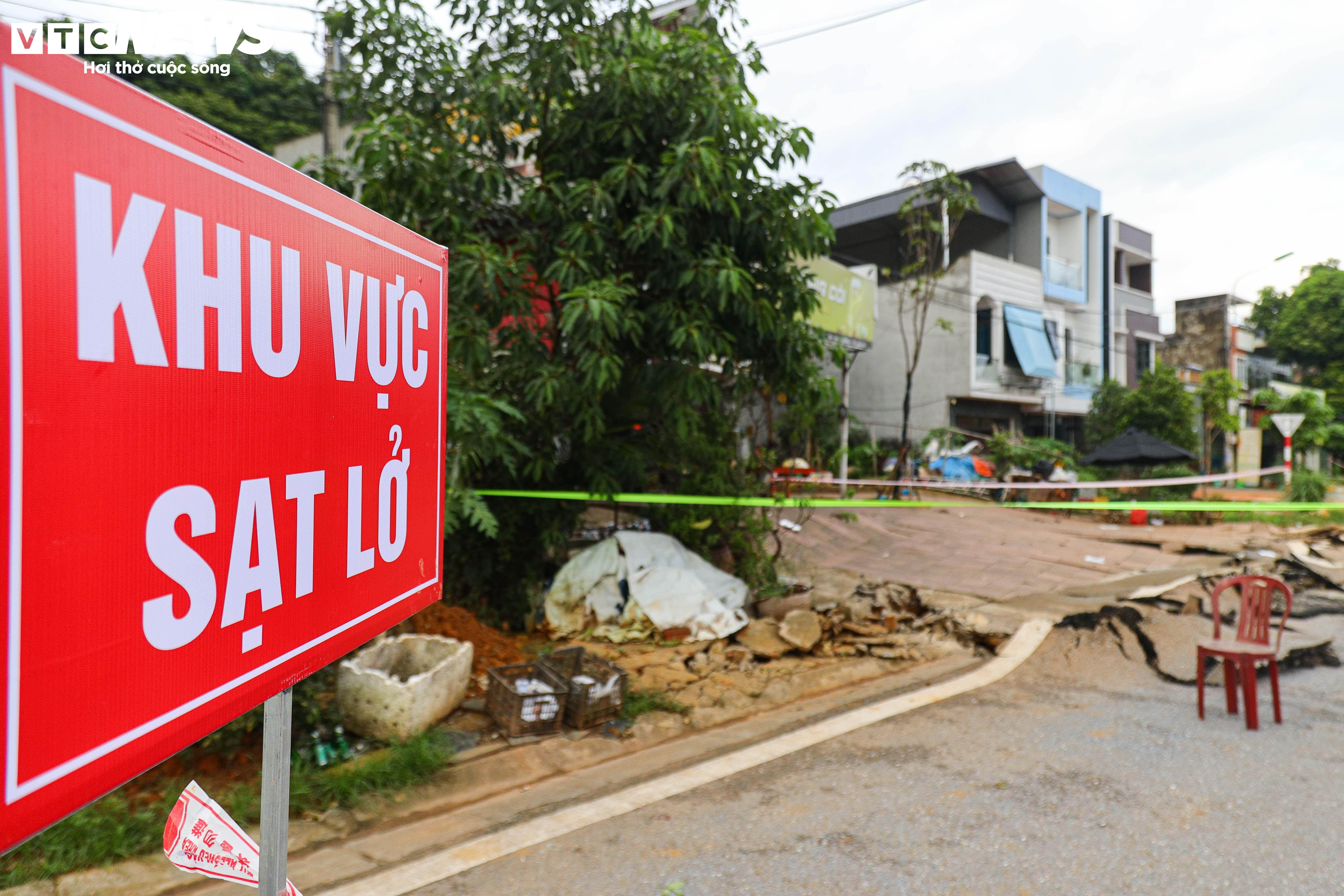 Hơn 50 ngôi nhà ở TP Lào Cai bị sụt lún, dân vừa sơ tán vừa lo nhà sập - 2