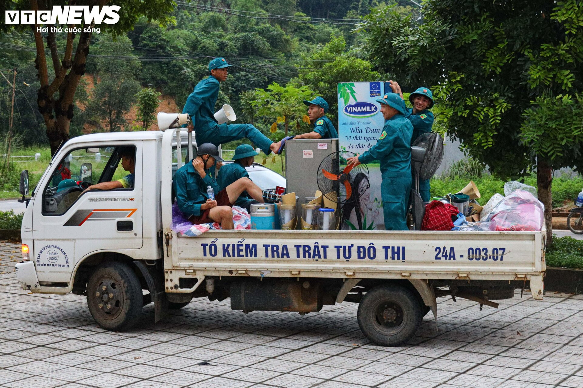 Hơn 50 ngôi nhà ở TP Lào Cai bị sụt lún, dân vừa sơ tán vừa lo nhà sập - 13