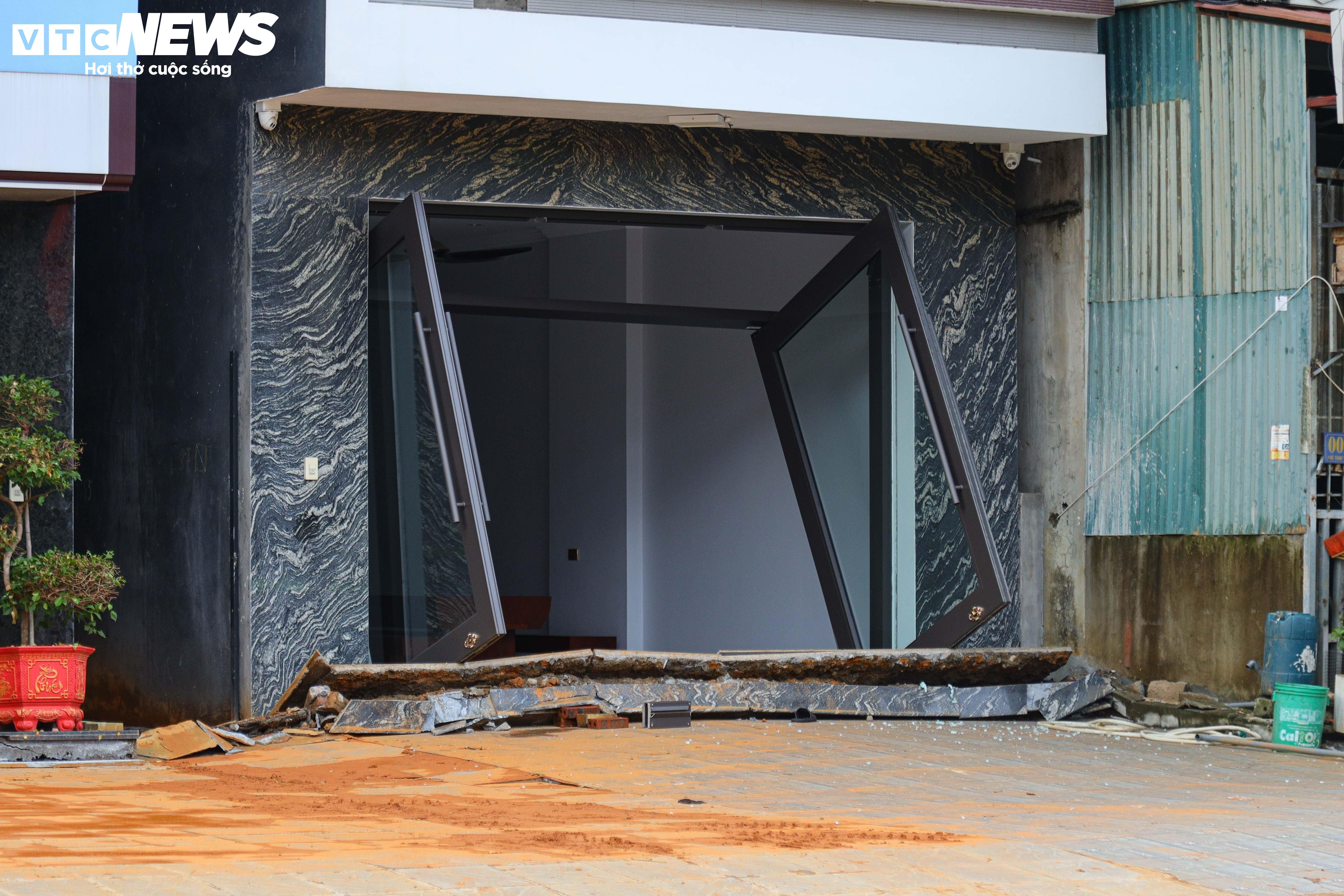 Hơn 50 ngôi nhà ở TP Lào Cai bị sụt lún, dân vừa sơ tán vừa lo nhà sập - 7