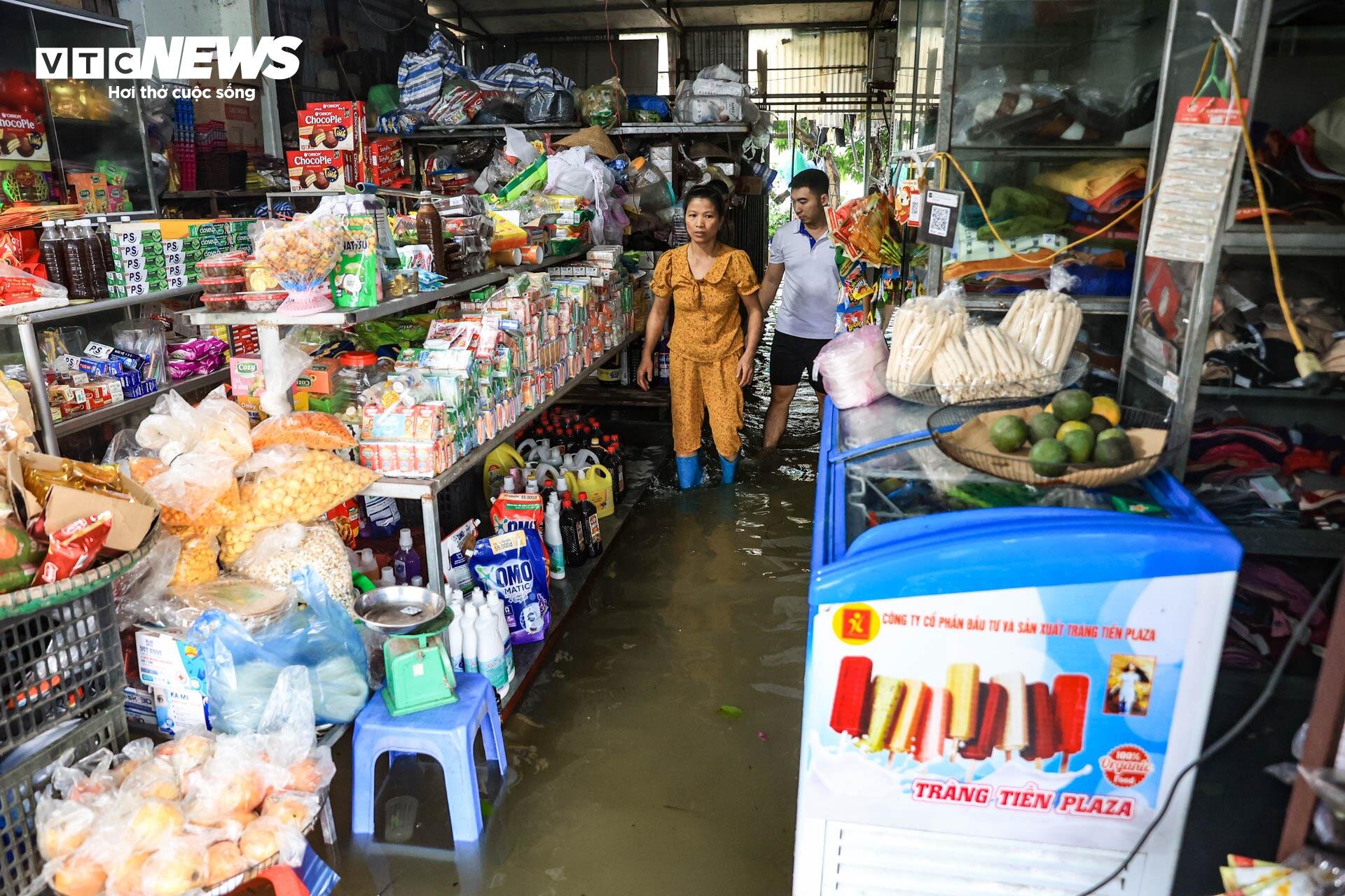 Hà Nội: Huyện Chương Mỹ ngập nặng, nước lũ cao đến đầu người - 13