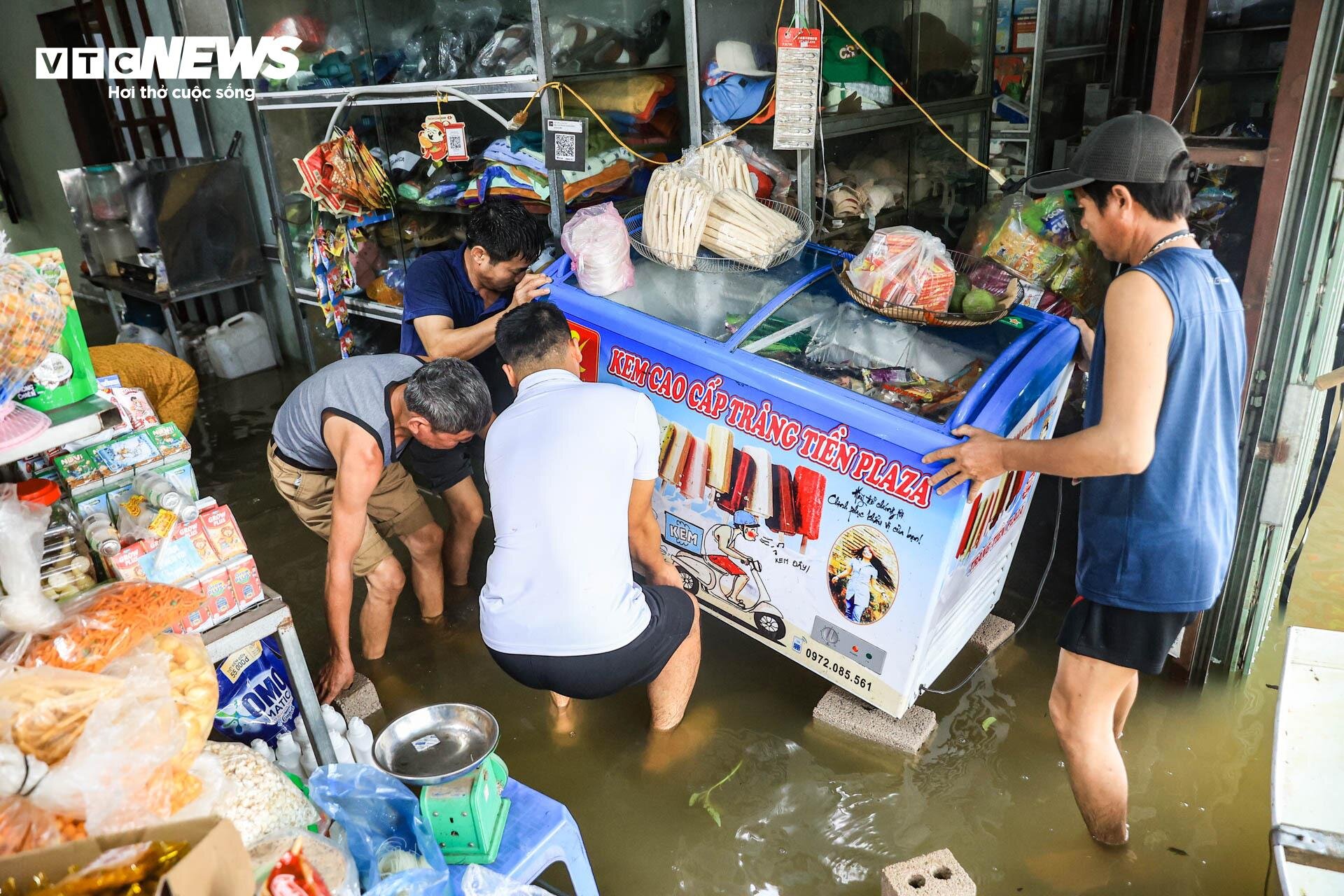 Hà Nội: Huyện Chương Mỹ ngập nặng, nước lũ cao đến đầu người - 14