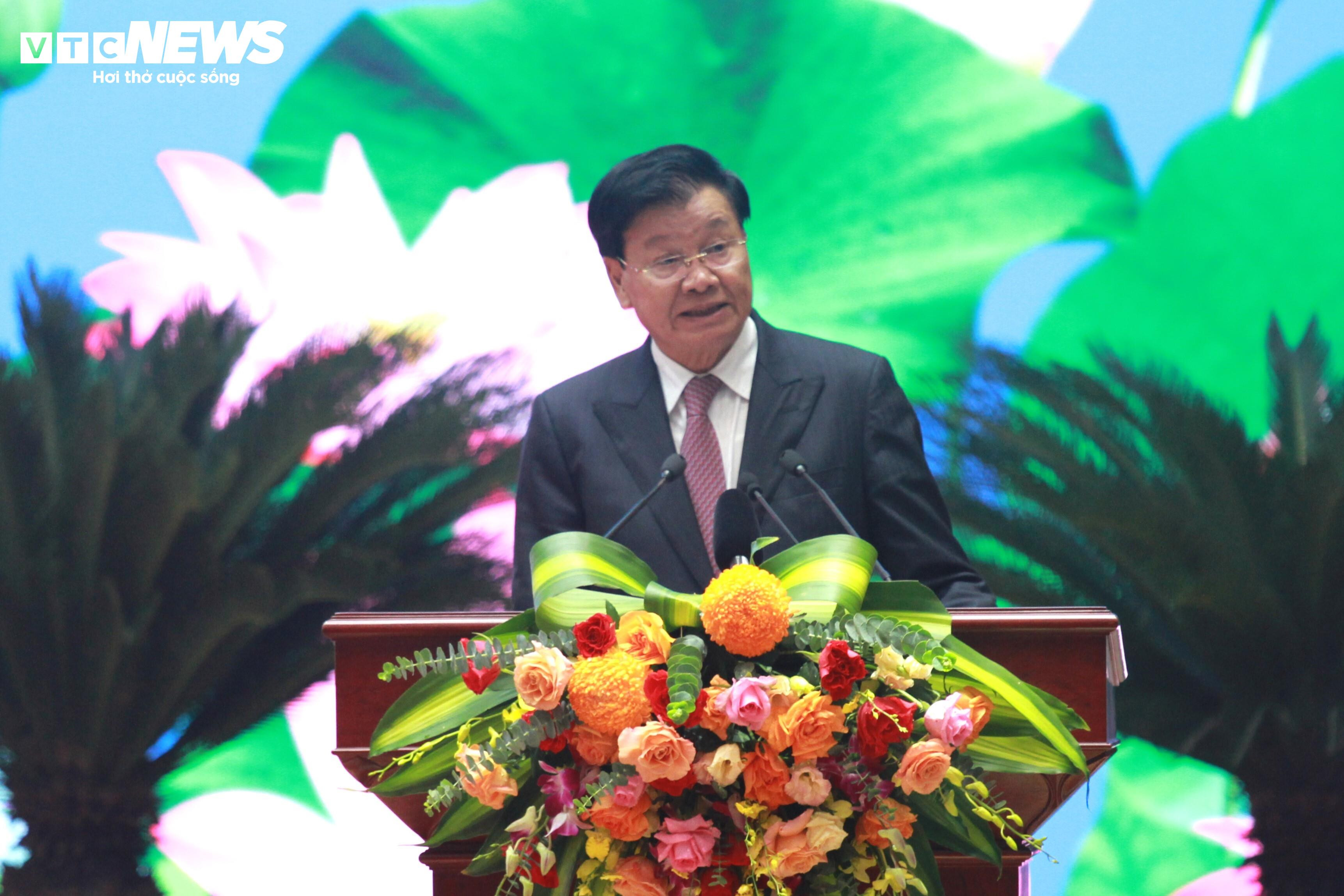 Tổng Bí thư, Chủ tịch nước Lào xúc động gặp cựu quân tình nguyện Việt Nam - 3