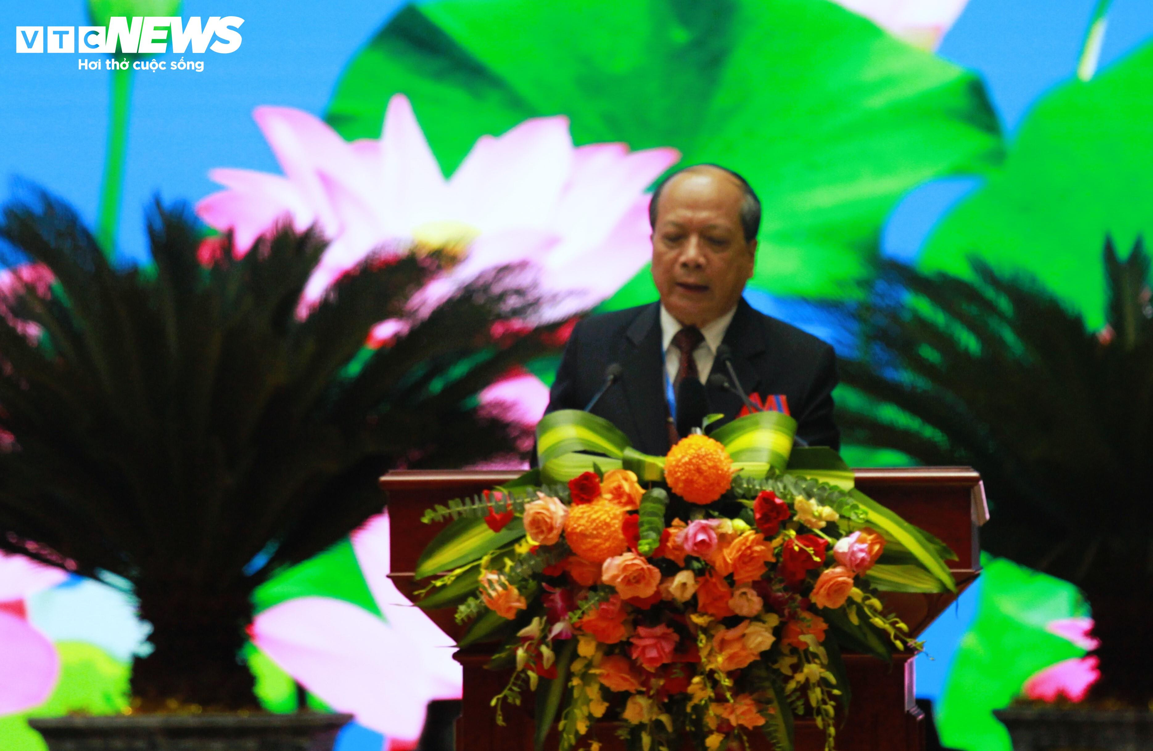 Tổng Bí thư, Chủ tịch nước Lào xúc động gặp cựu quân tình nguyện Việt Nam - 6