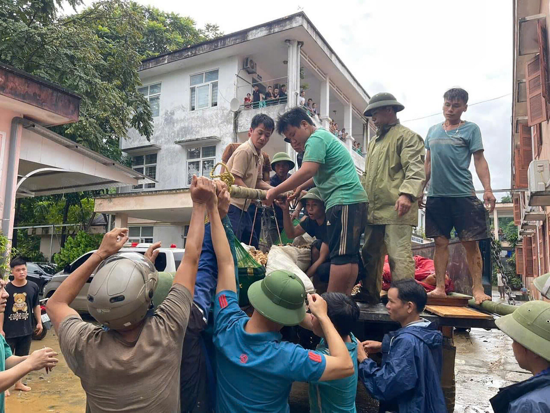 Tang thương bản Làng Nủ bị lũ quét san bằng, gần 100 người chết và mất tích - 9