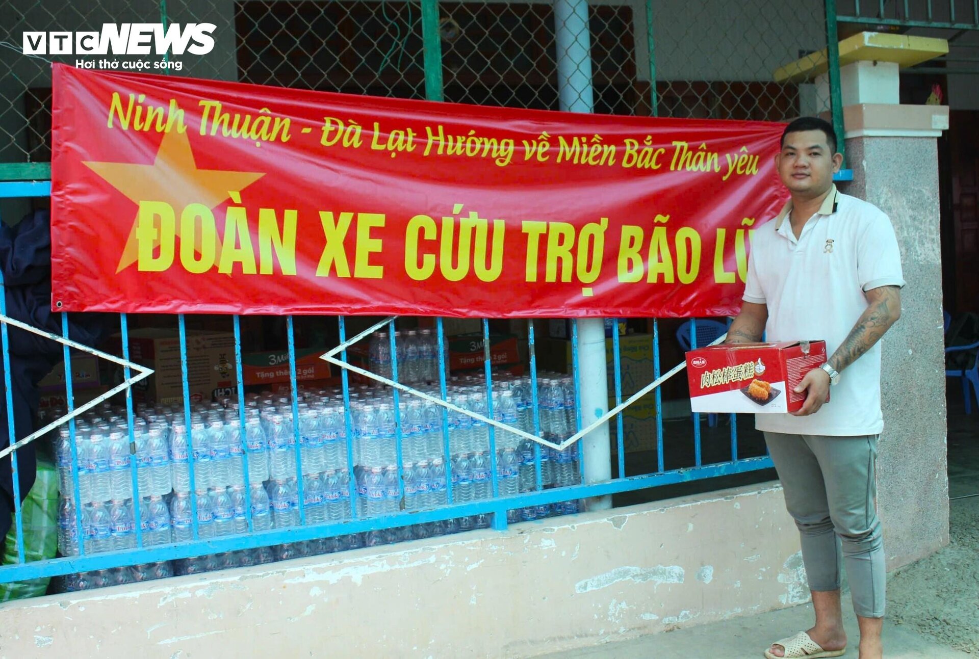 Thức đêm giã muối mè, người Nam Trung Bộ và Tây Nguyên gói yêu thương gửi ra Bắc - 18