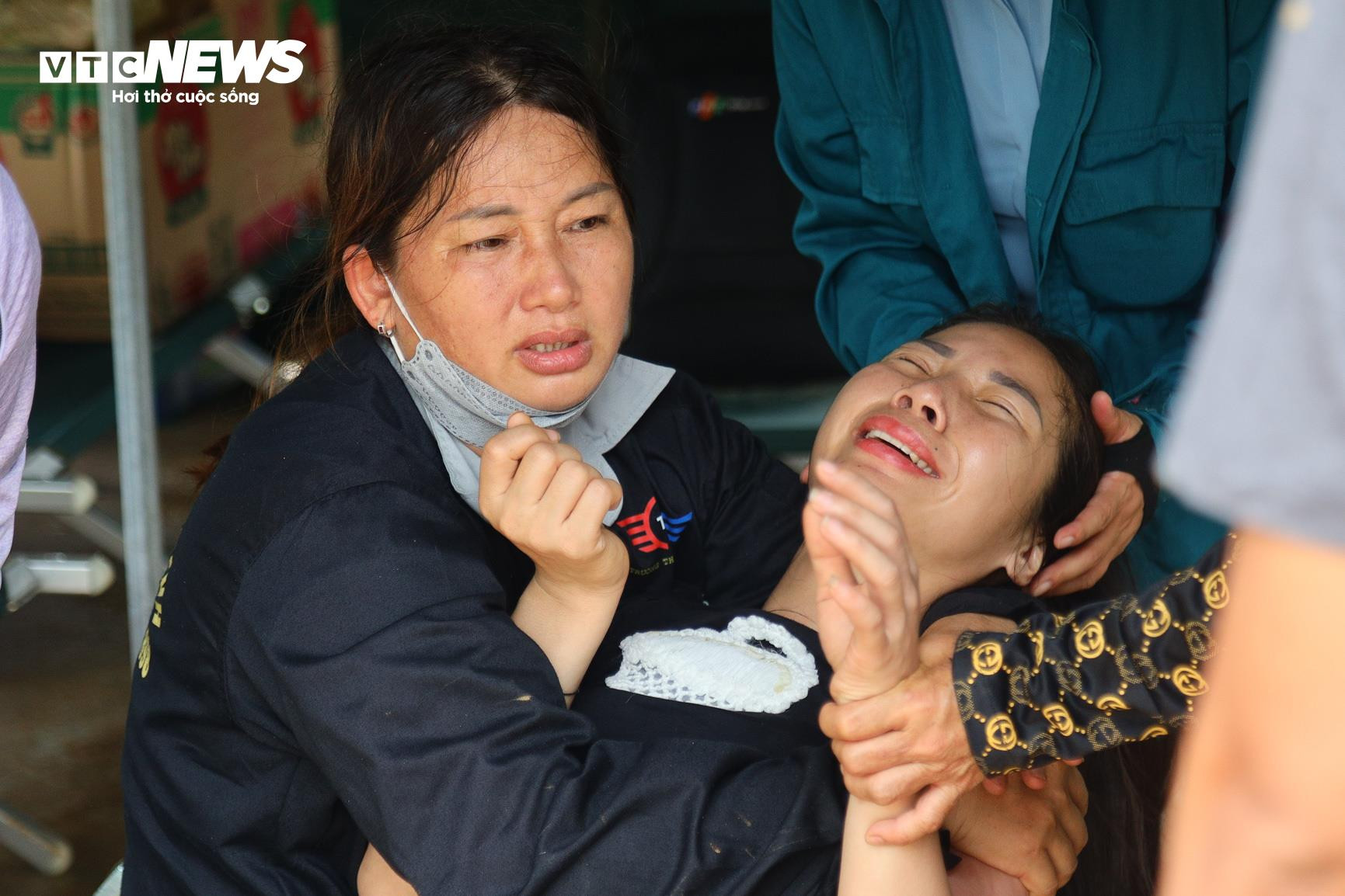 Lũ quét Làng Nủ: Bà và 2 cháu nhỏ ra đi khi còn say giấc - 2