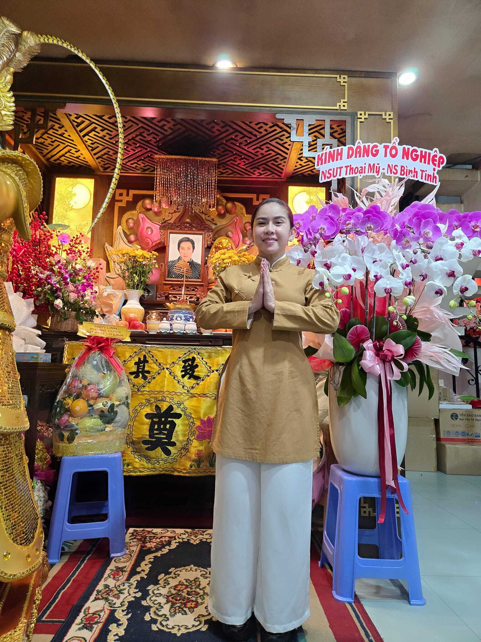 Sao Việt 14/9: Nam Thư tươi tắn đi cúng Tổ nghề, Minh Hằng khoe hậu phương - 8