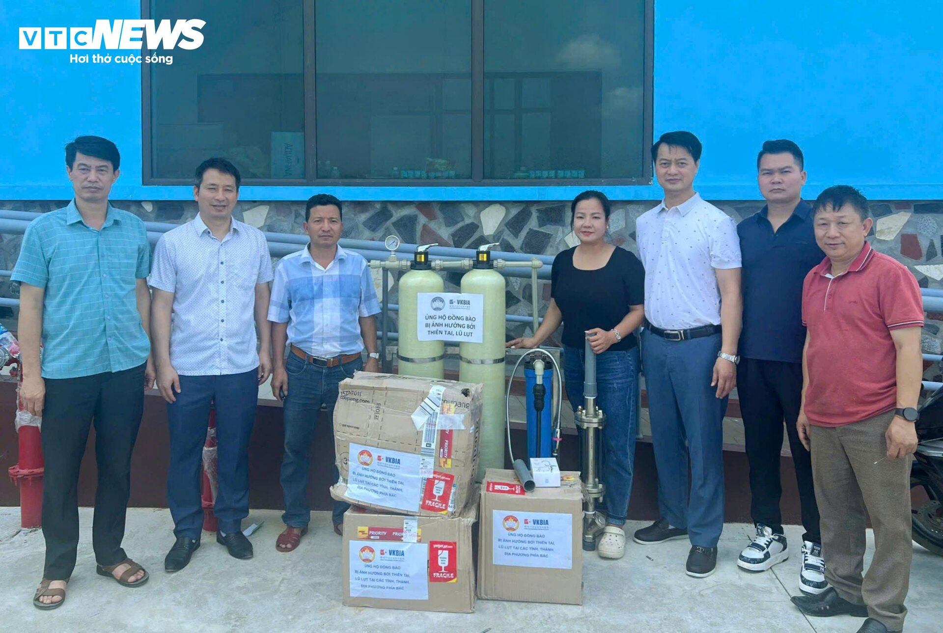 Kiều bào bốn phương gửi hơi ấm đến đồng bào vùng lũ - 2