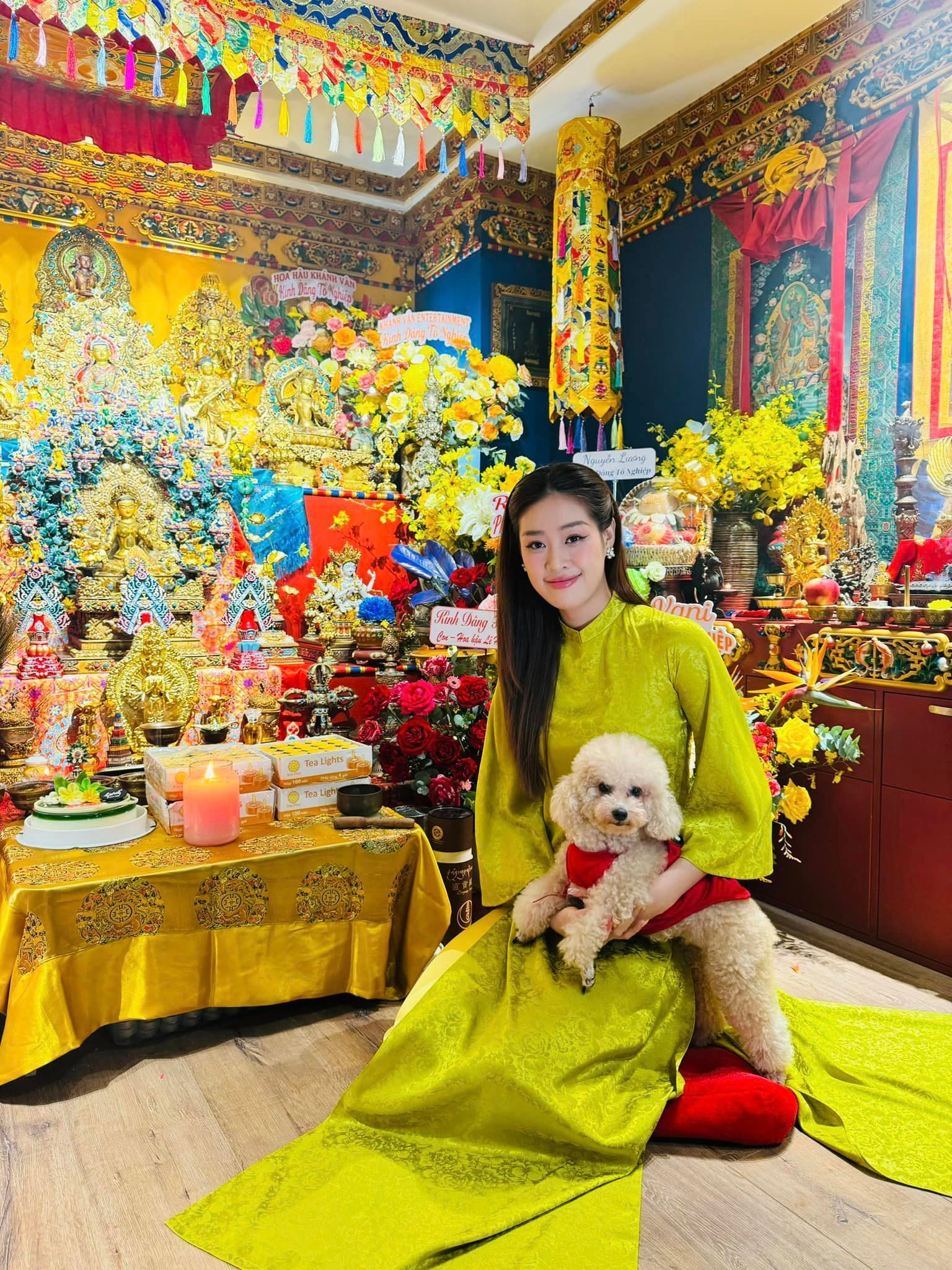 Sao Việt 16/9: Lệ Quyên đưa mẹ và bạn trai đi cúng Tổ nghề, Chải - Pu tình tứ - 7