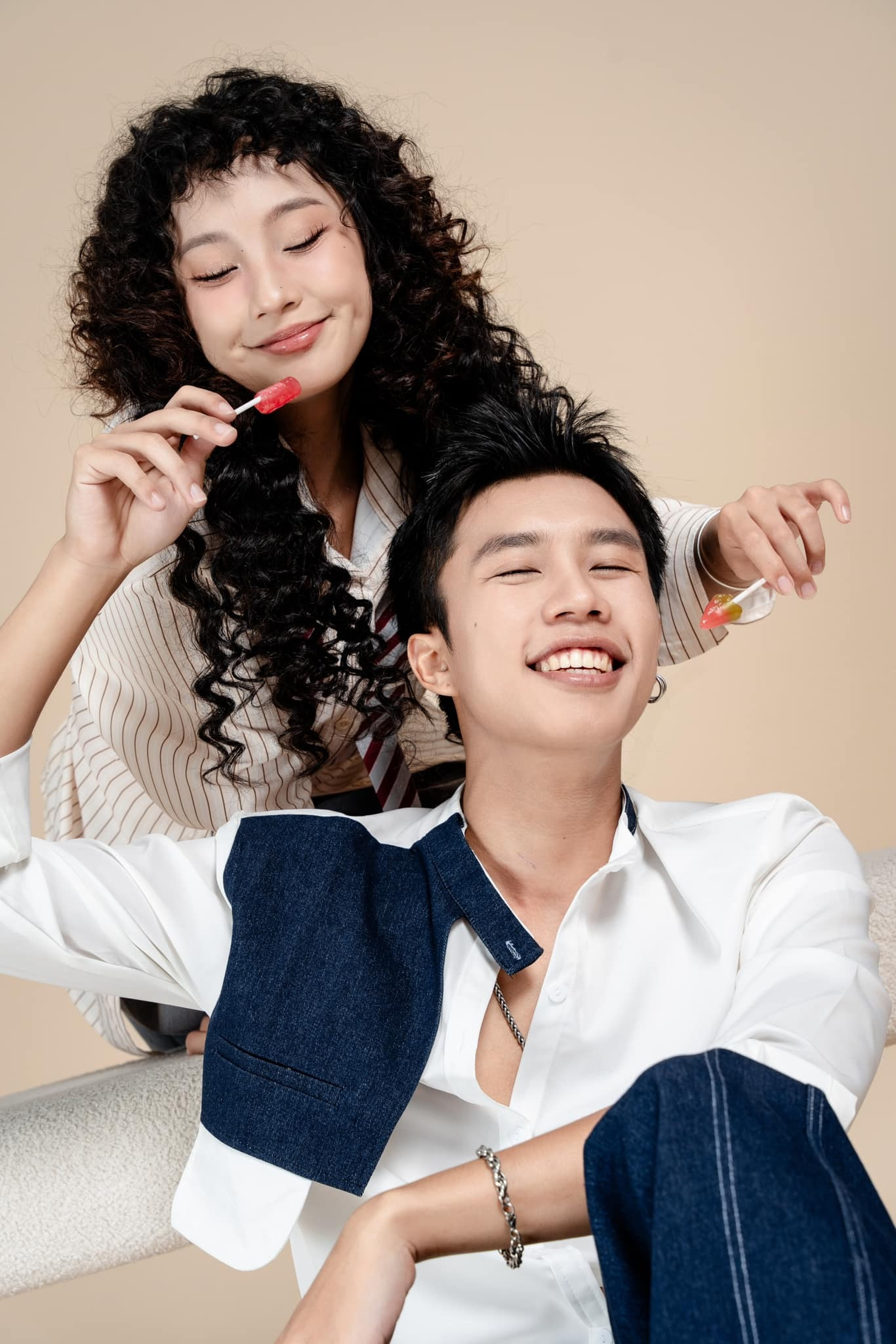 Sao Việt 16/9: Lệ Quyên đưa mẹ và bạn trai đi cúng Tổ nghề, Chải - Pu tình tứ - 3