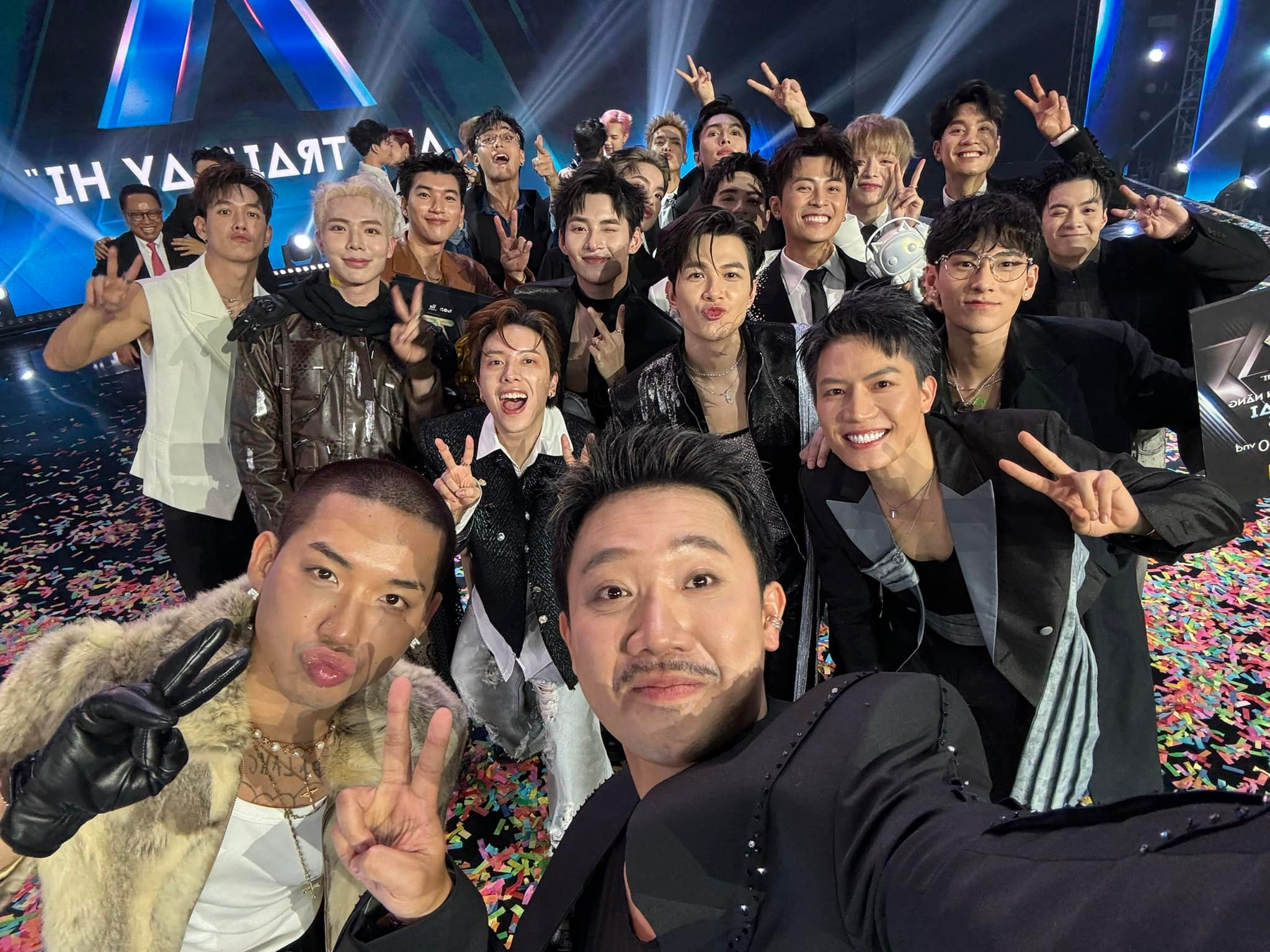 Sao Việt 16/9: Lệ Quyên đưa mẹ và bạn trai đi cúng Tổ nghề, Chải - Pu tình tứ - 5