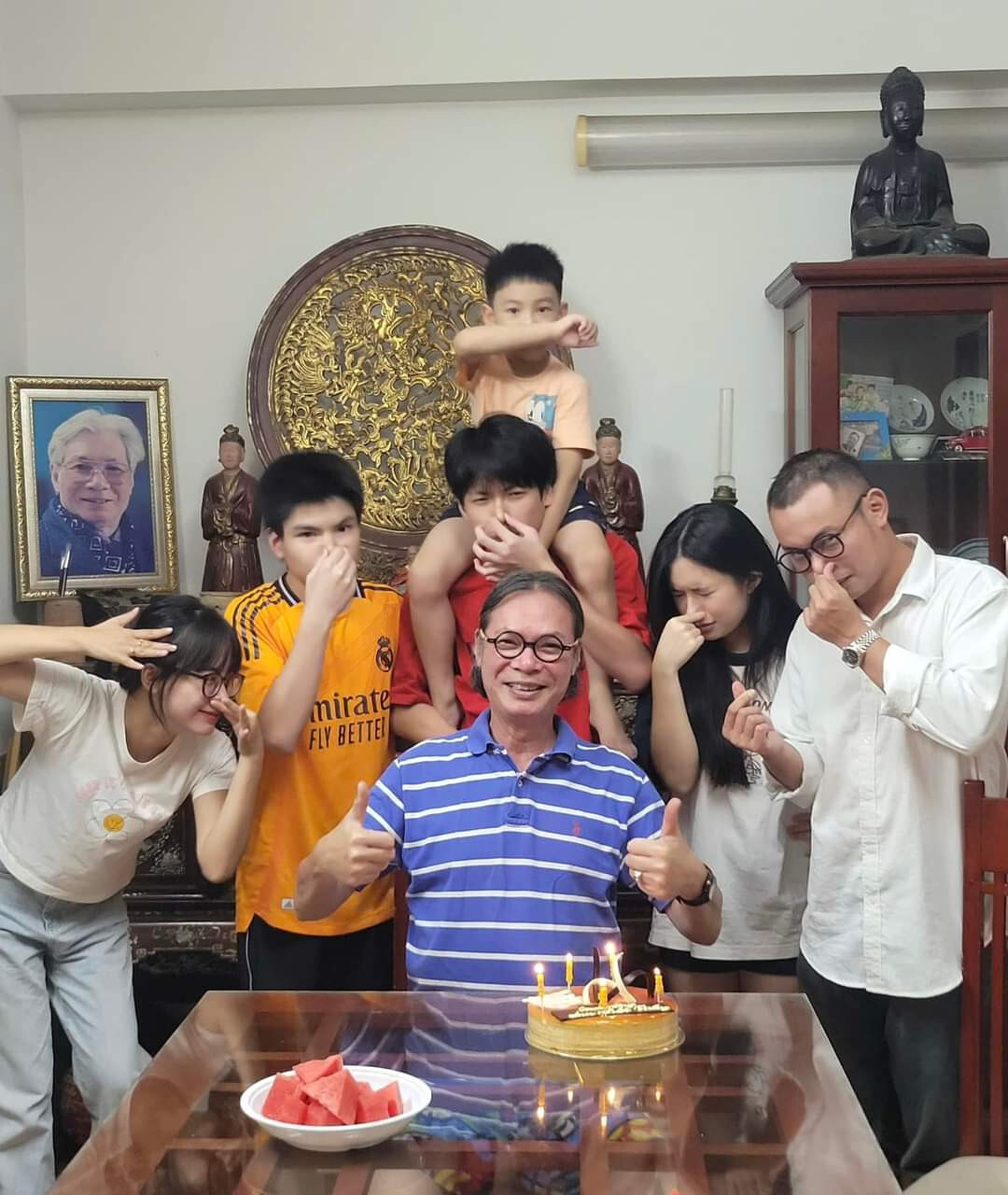 Sao Việt 16/9: Lệ Quyên đưa mẹ và bạn trai đi cúng Tổ nghề, Chải - Pu tình tứ - 8