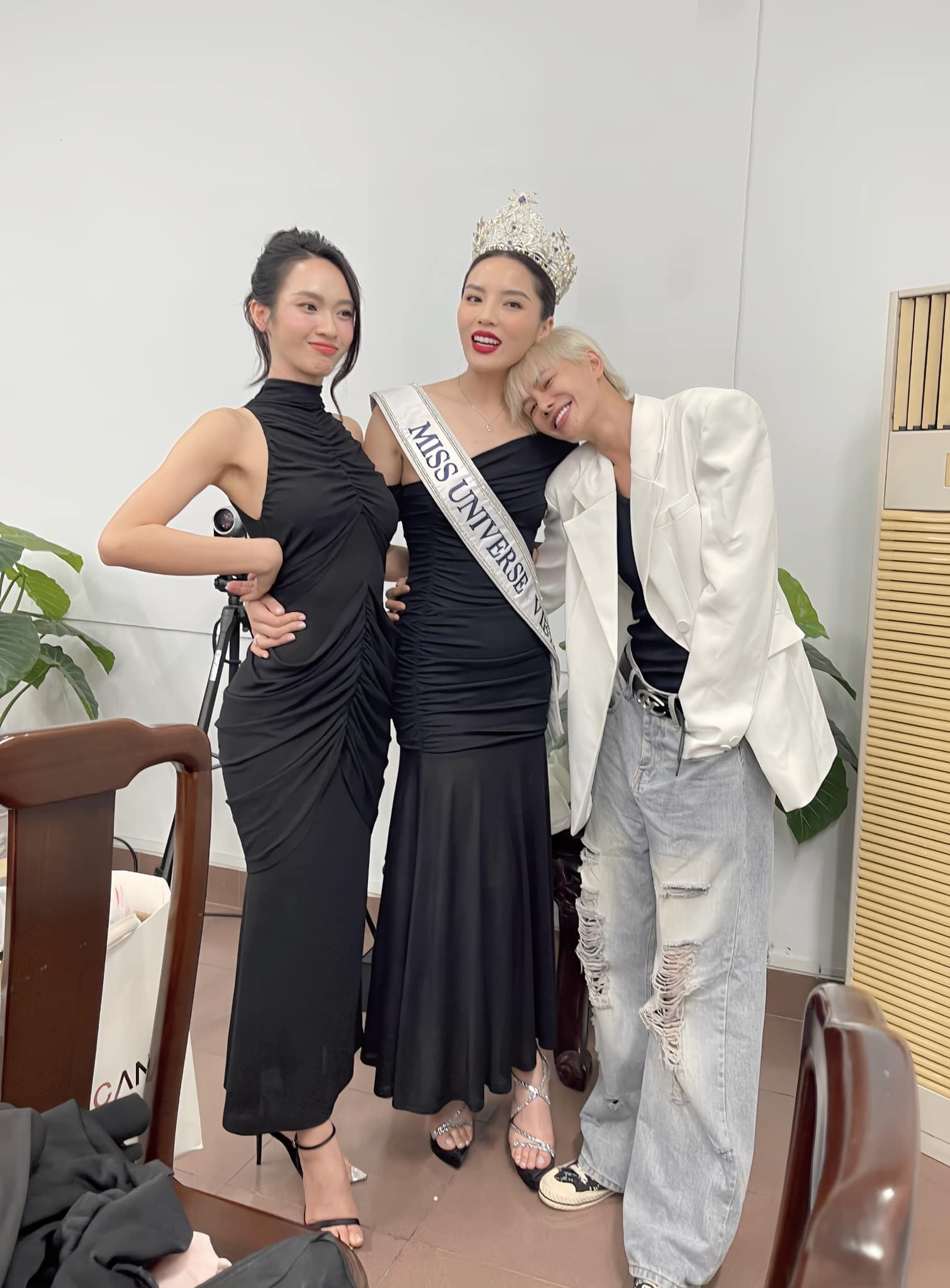 Sao Việt 17/9: Kỳ Duyên rạng rỡ sau đăng quang, Vân Dung trẻ đẹp ở tuổi U50 - 6