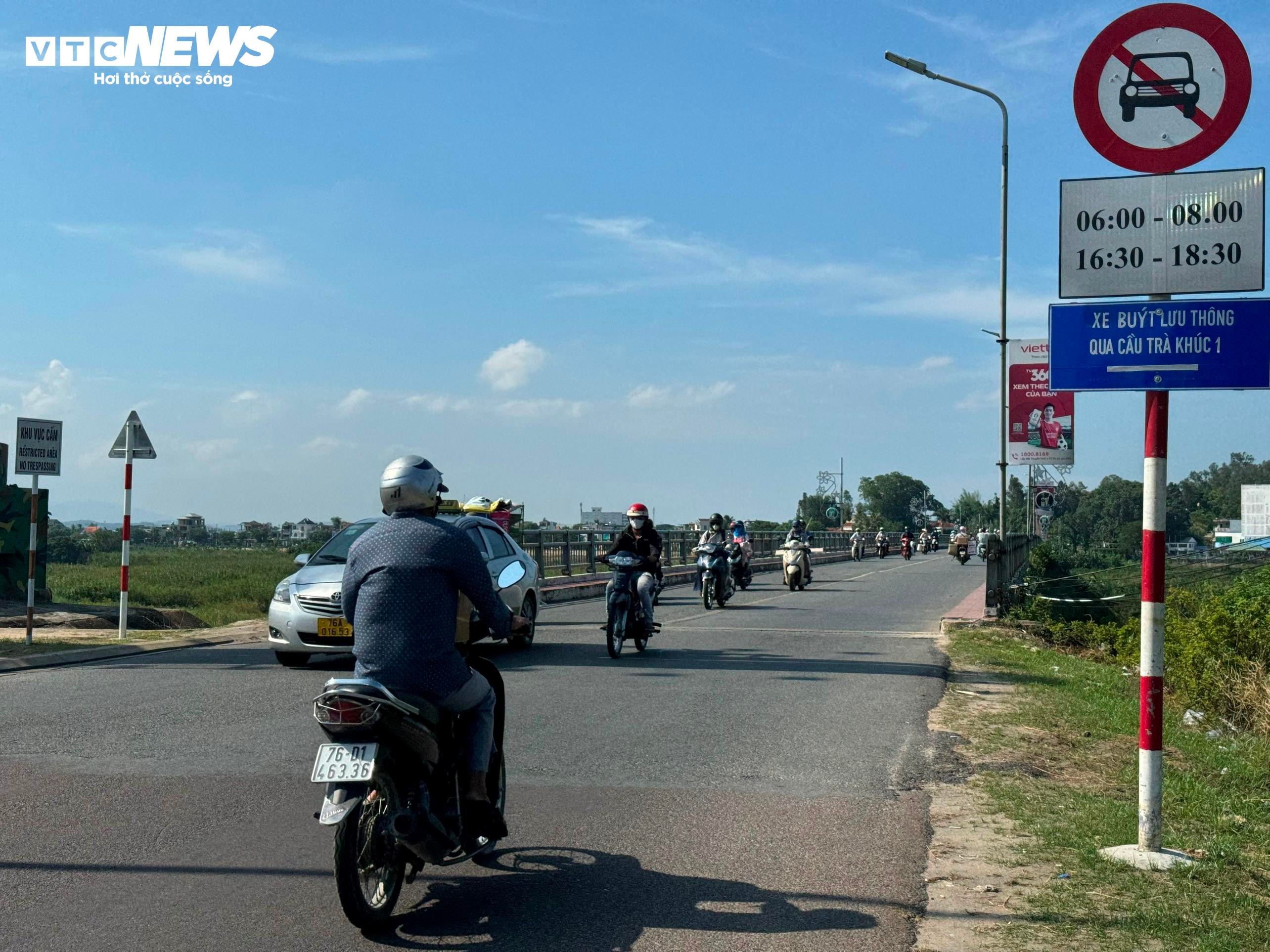 Cầu 60 năm tuổi ở Quảng Ngãi trơ lõi sắt, mỗi ngày vẫn 'gánh' hàng nghìn lượt xe - 9