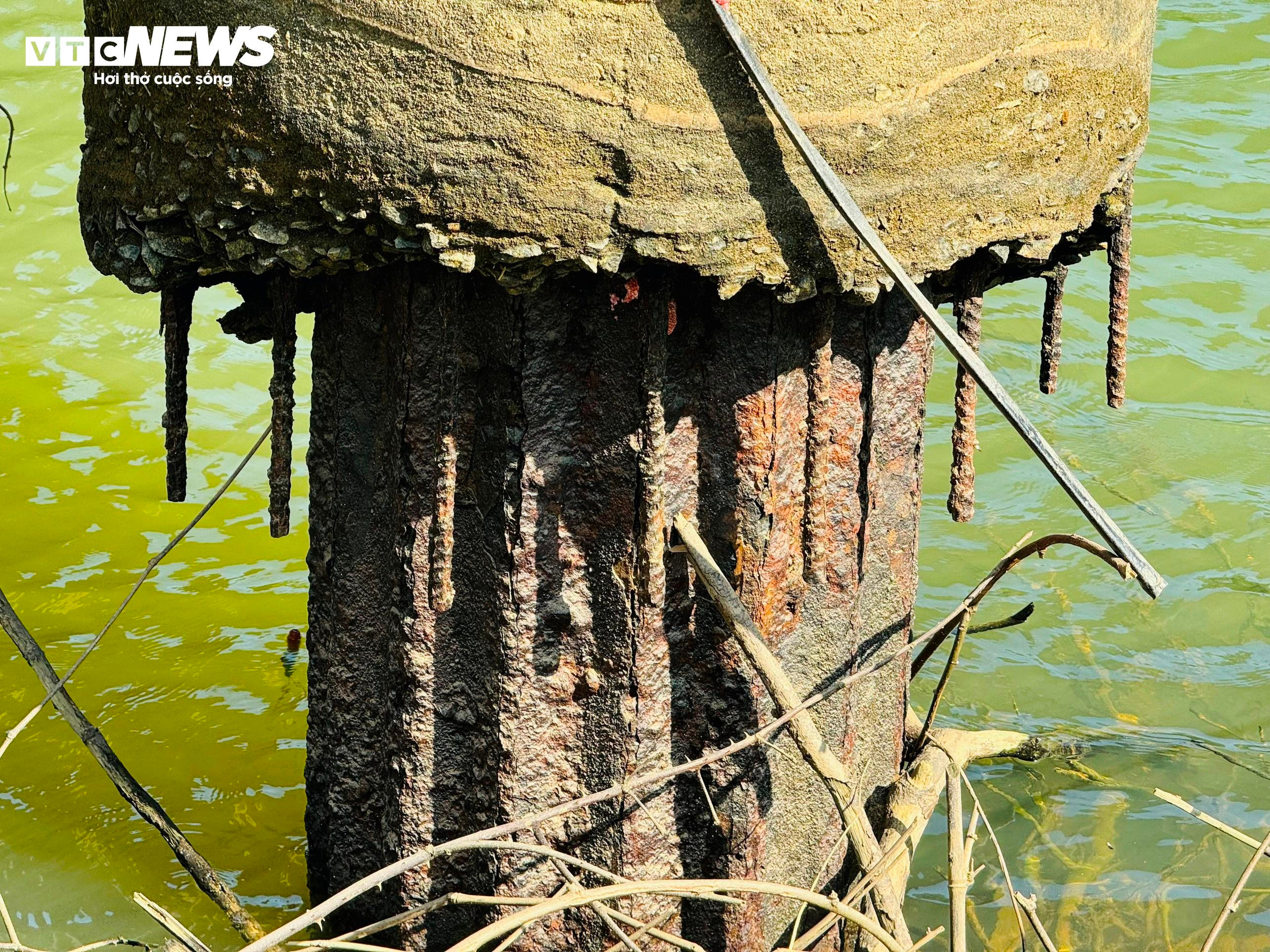 Cầu 60 năm tuổi ở Quảng Ngãi trơ lõi sắt, mỗi ngày vẫn 'gánh' hàng nghìn lượt xe - 3