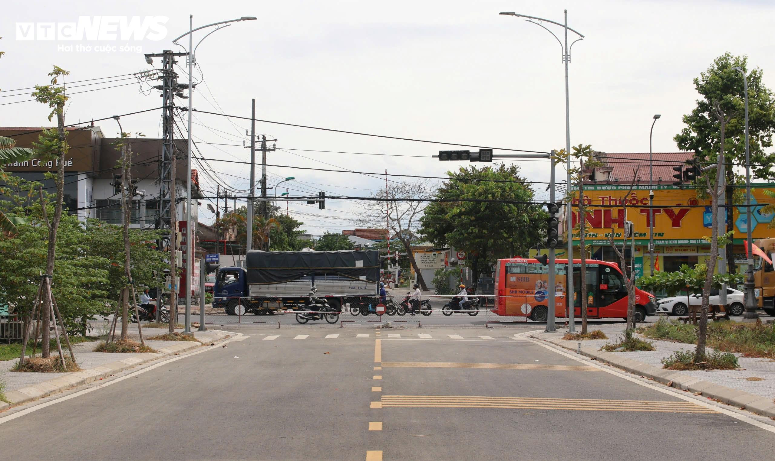 Vì sao những dự án đường chục tỷ ở Huế làm xong phải 'đắp chiếu'? - 1