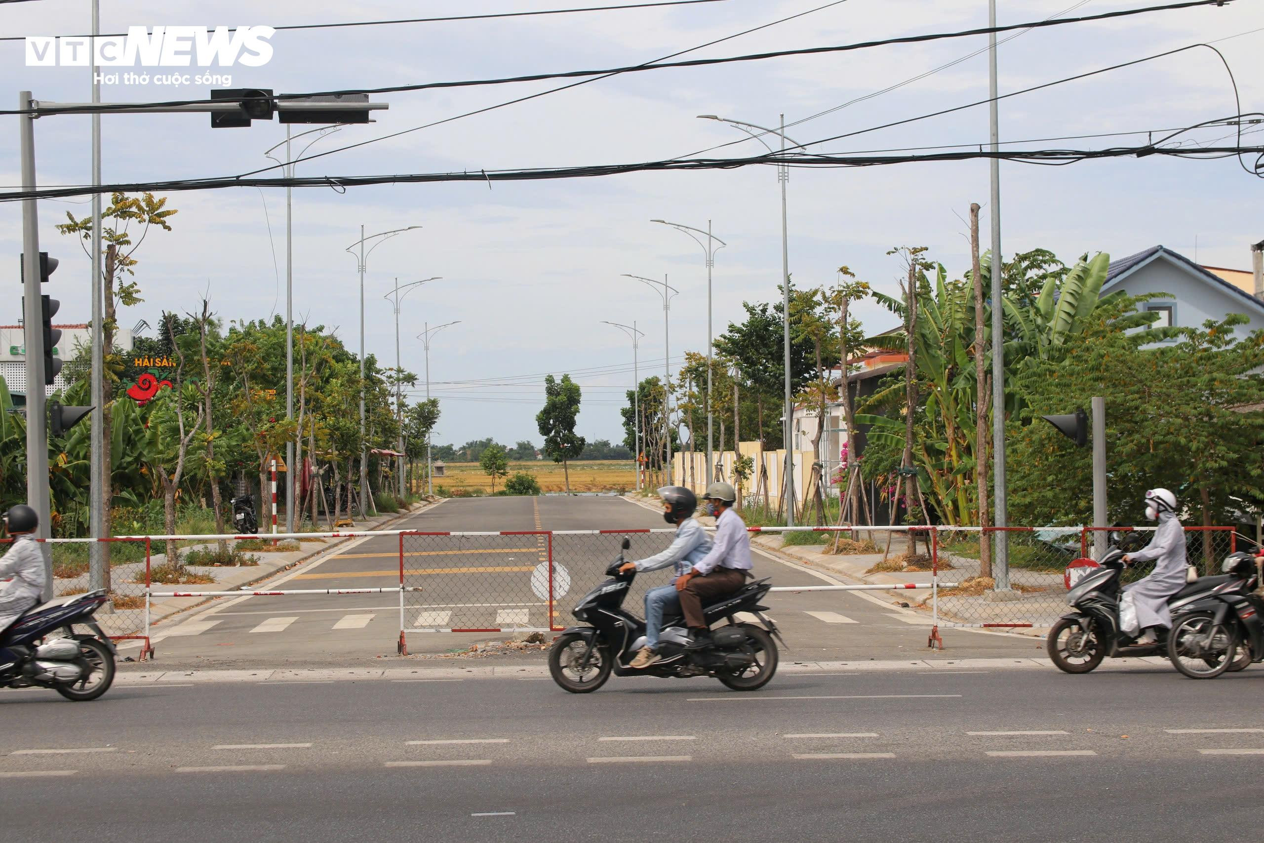 Vì sao những dự án đường chục tỷ ở Huế làm xong phải 'đắp chiếu'? - 9