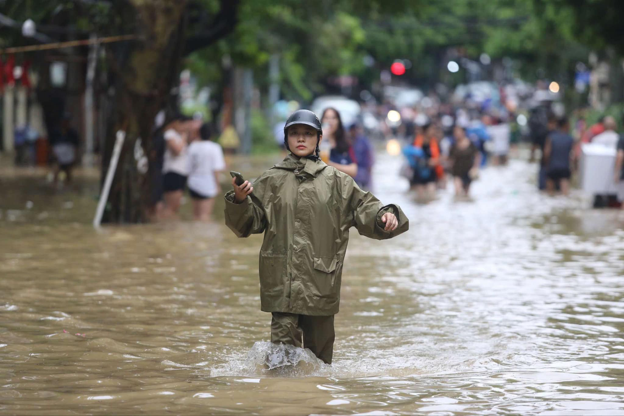 Những dấu ấn của phóng viên trong trận bão lũ lịch sử - 21