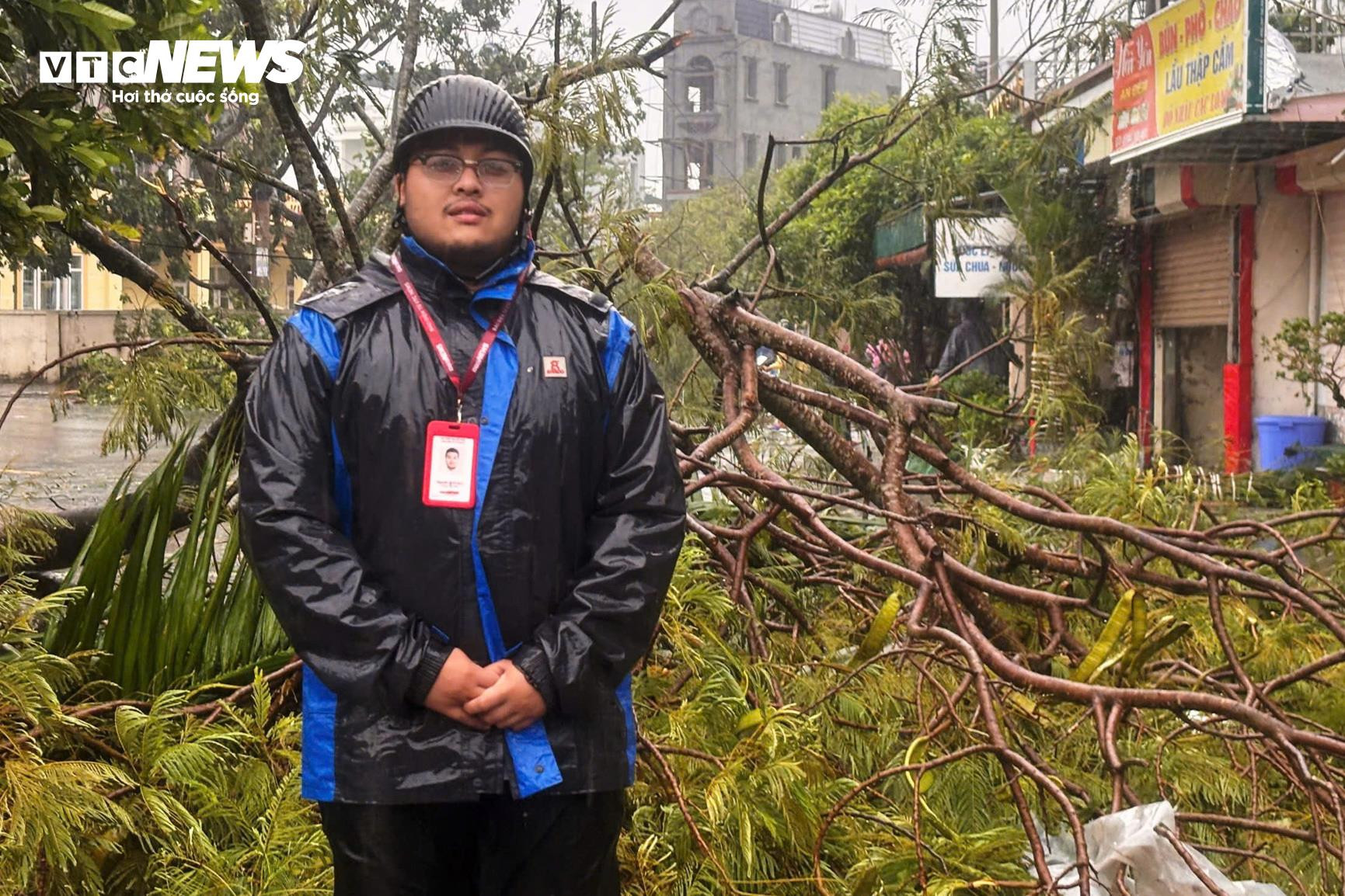 Những dấu ấn của phóng viên trong trận bão lũ lịch sử - 4