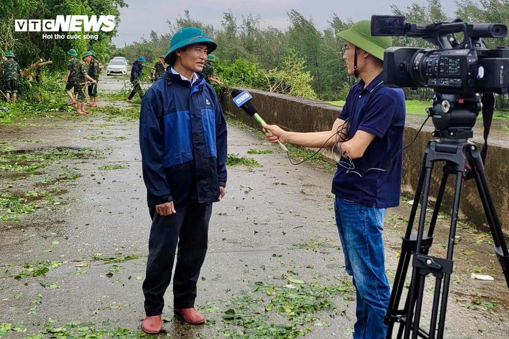 Những dấu ấn của phóng viên trong trận bão lũ lịch sử - 26