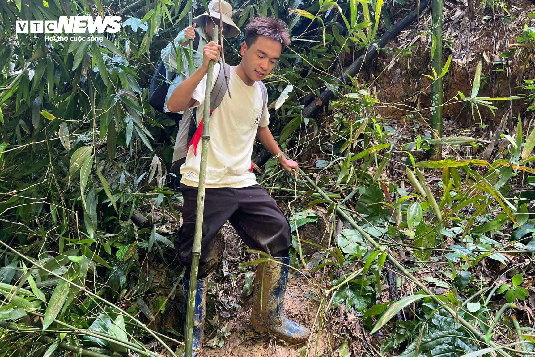 Những dấu ấn của phóng viên trong trận bão lũ lịch sử - 10