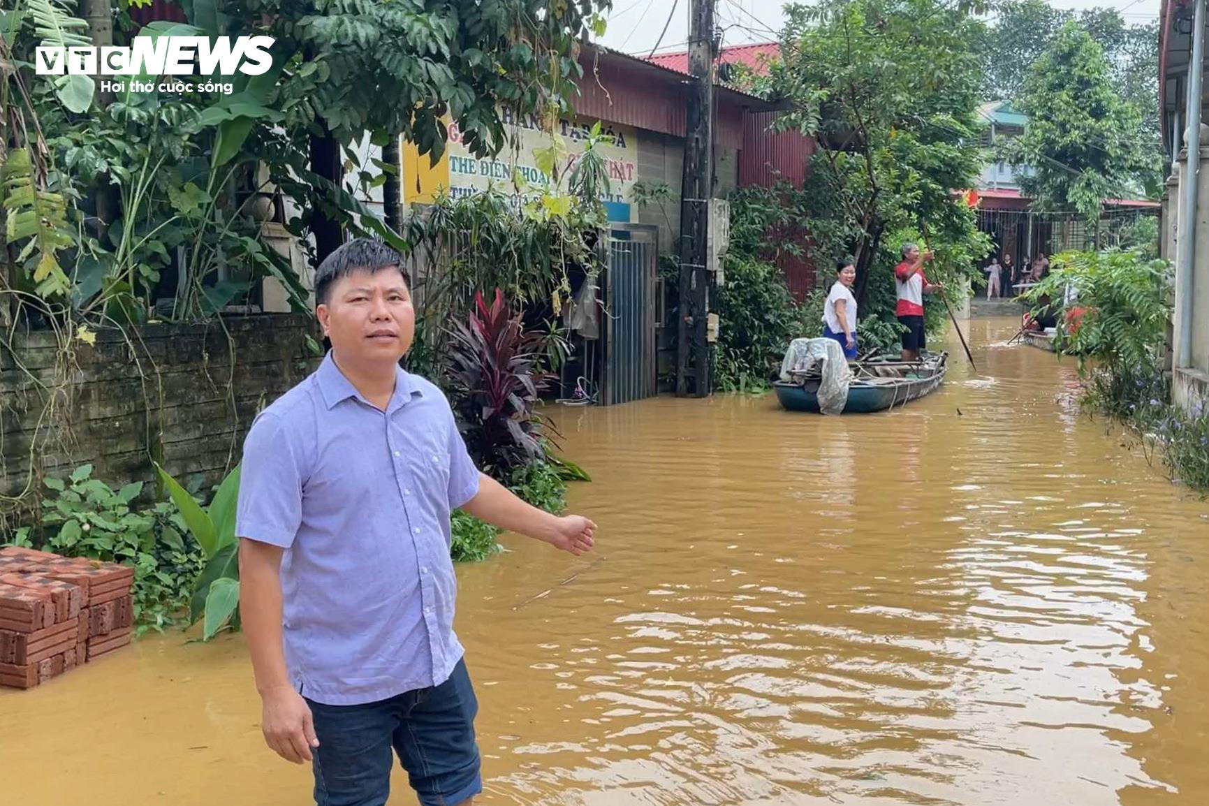 Những dấu ấn của phóng viên trong trận bão lũ lịch sử - 12
