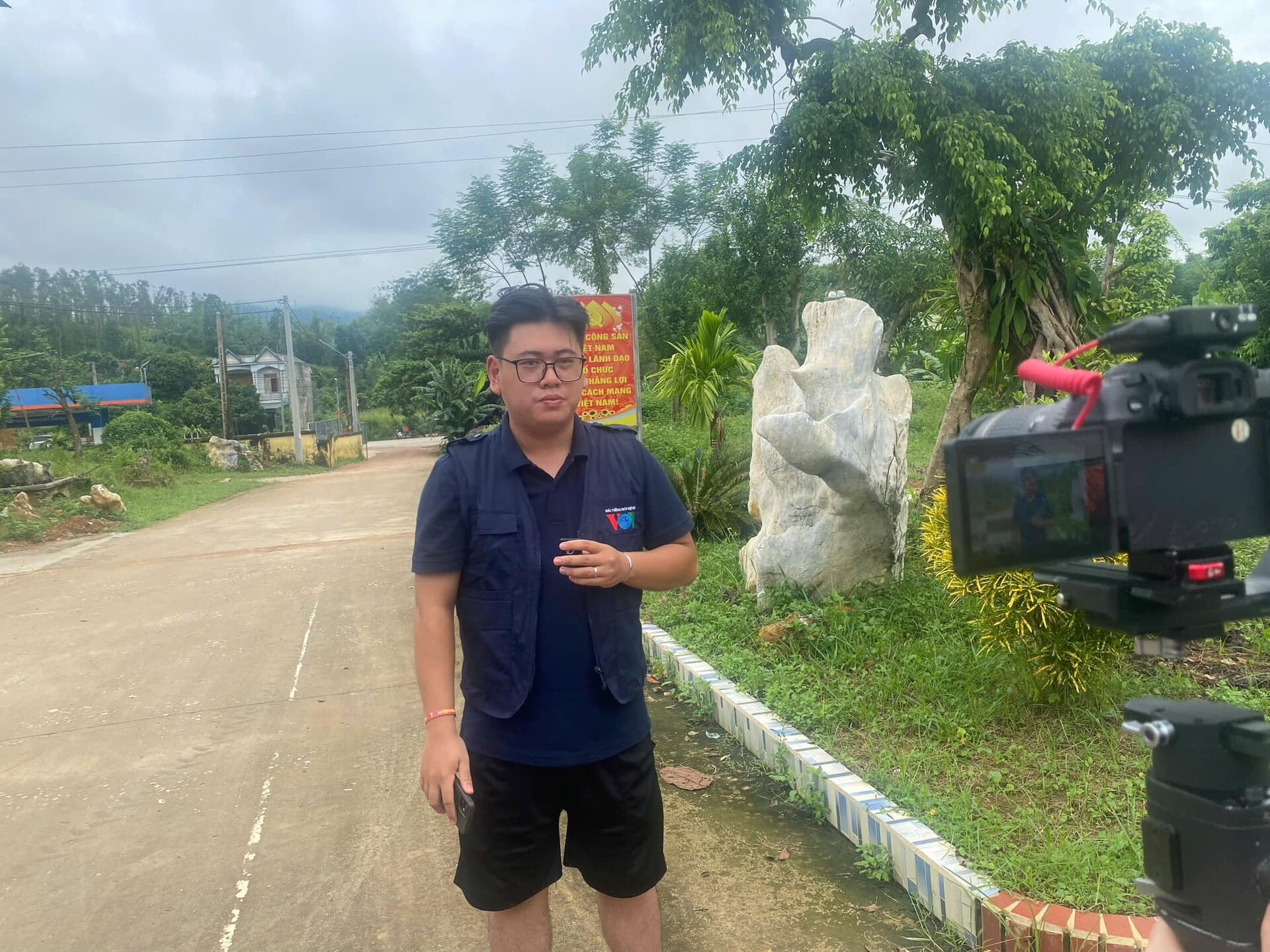 Những dấu ấn của phóng viên trong trận bão lũ lịch sử - 18