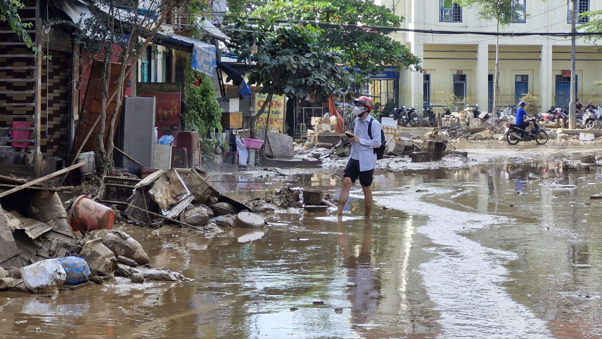 Những dấu ấn của phóng viên trong trận bão lũ lịch sử - 19