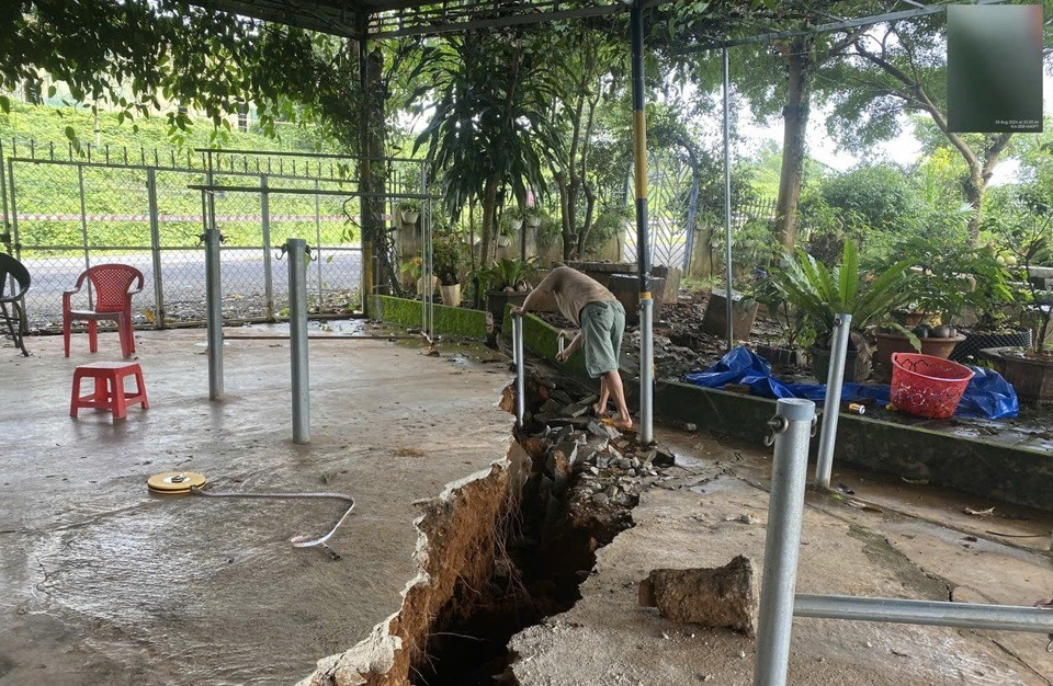 Cận cảnh nhiều vết nứt kéo dài trên quốc lộ 14, qua tỉnh Đắk Nông - 3