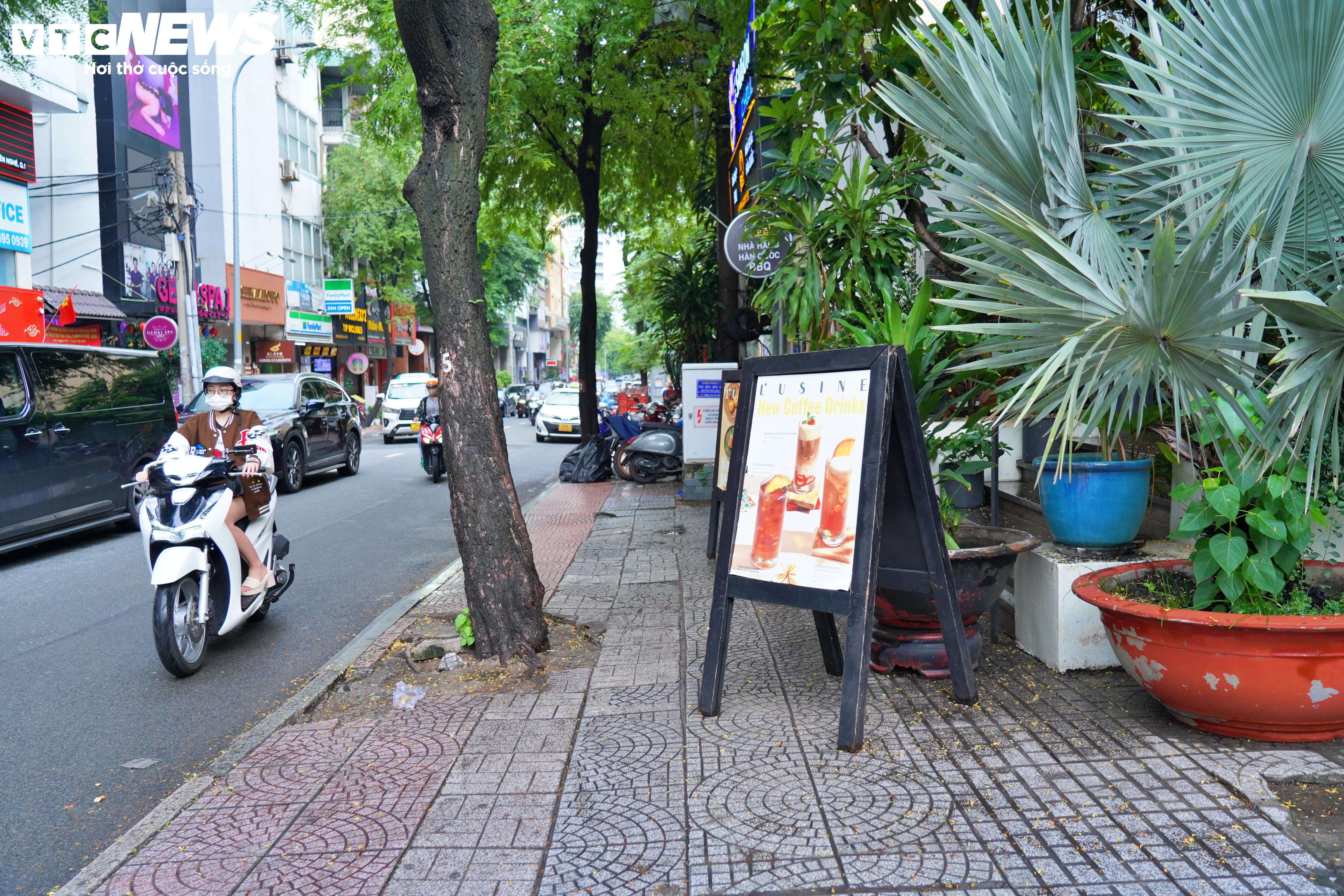 Hiện trạng tuyến đường thường bị lấn chiếm vỉa hè, sắp thành phố đi bộ ở TP.HCM - 14