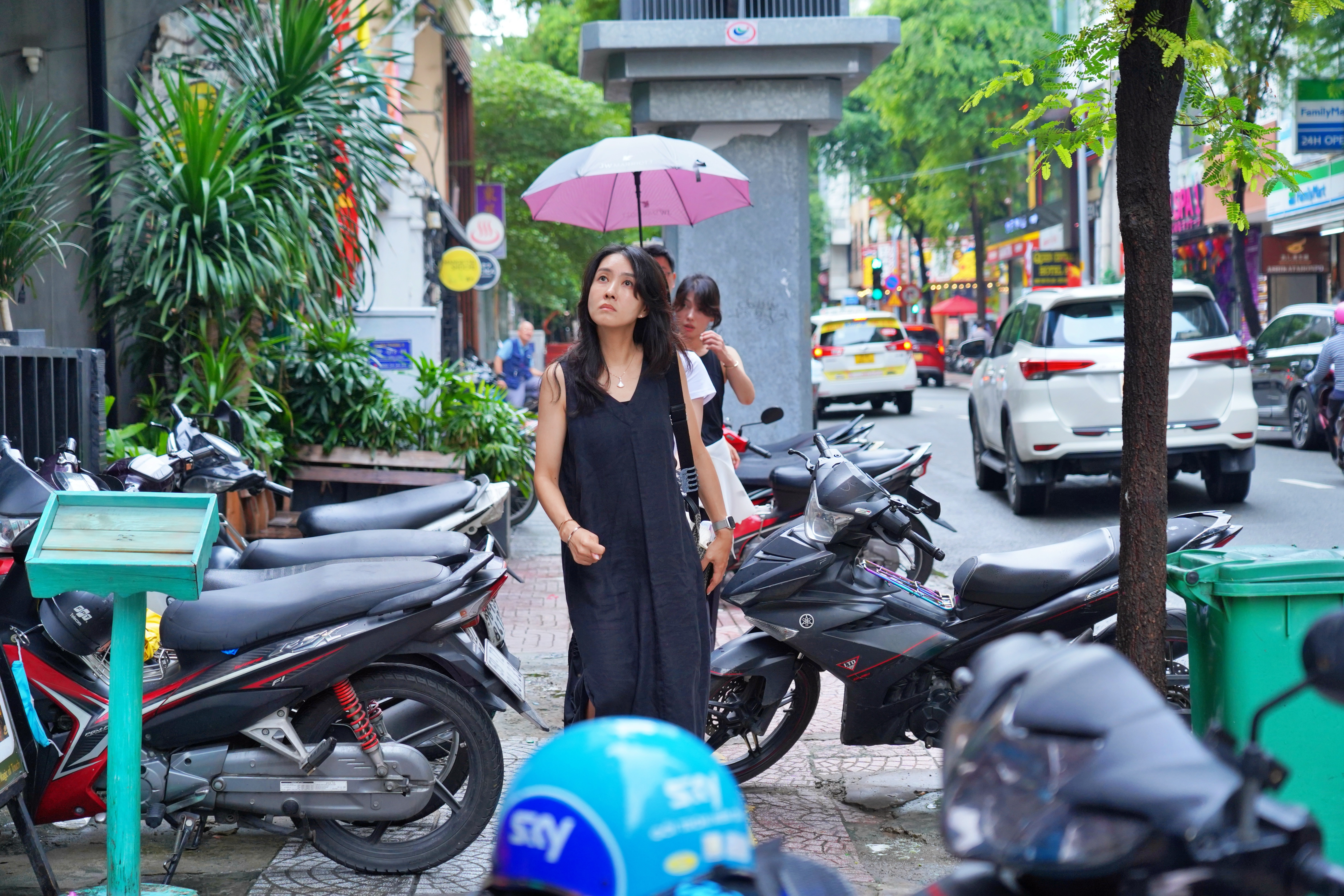 Hiện trạng tuyến đường thường bị lấn chiếm vỉa hè, sắp thành phố đi bộ ở TP.HCM - 9