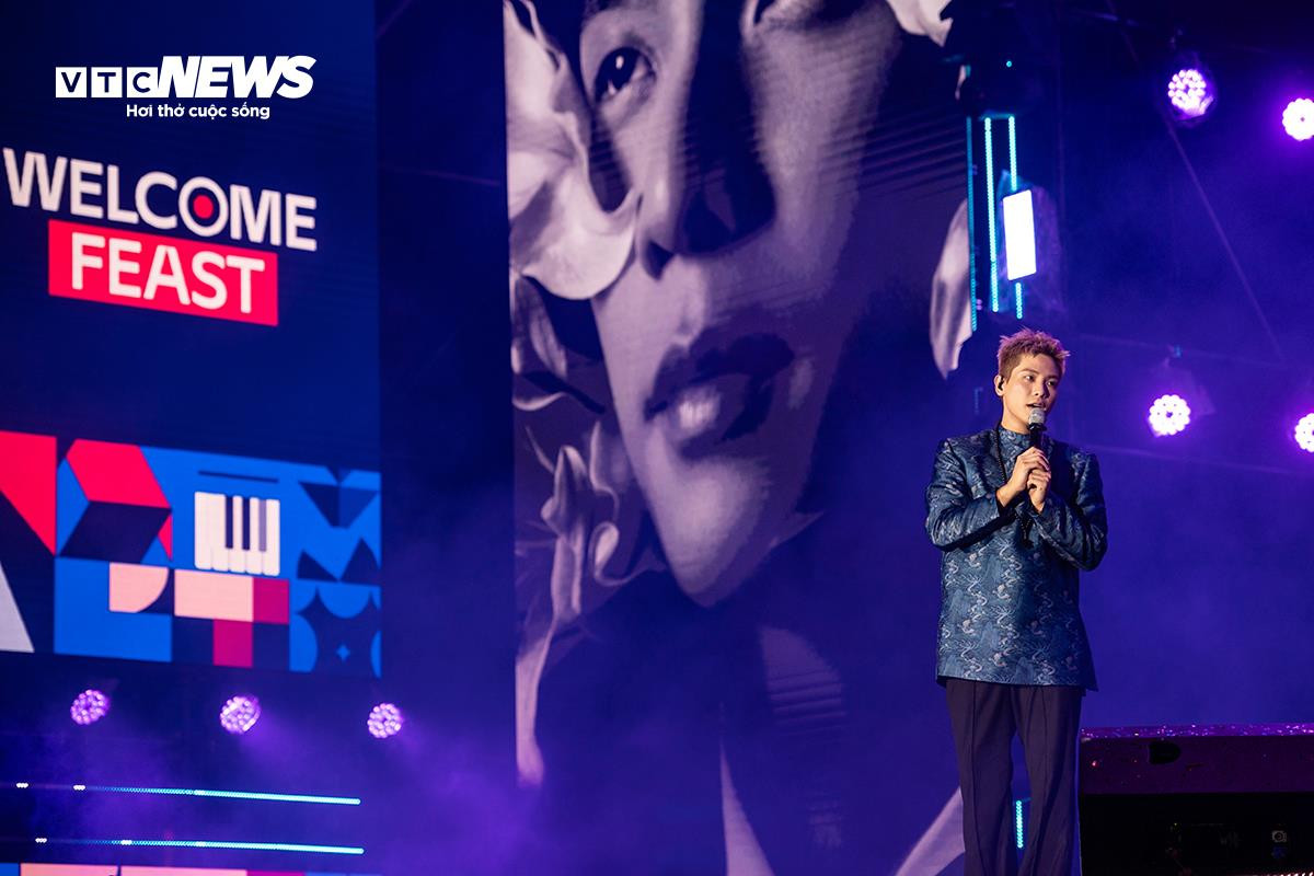 Ngô Lan Hương, Ly Ly, Quân A.P 'cháy' trên sân khấu chào tân sinh viên ở Hà Nội - 2