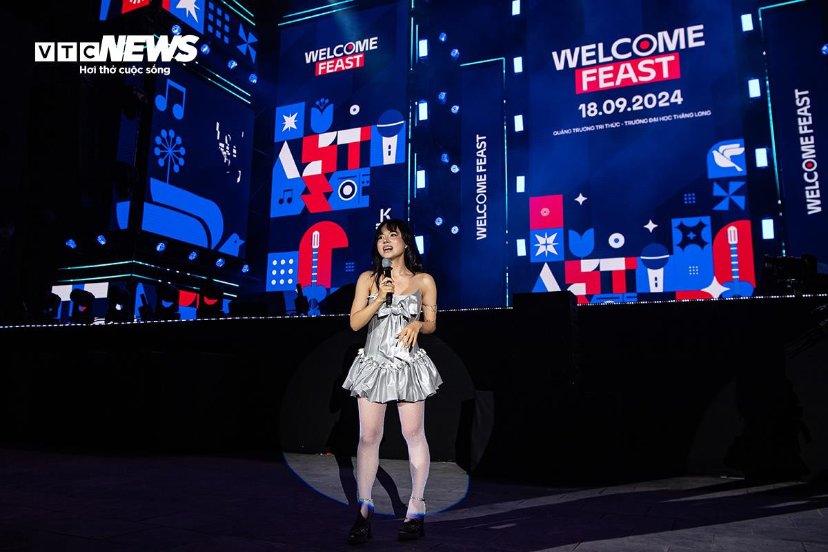 Ngô Lan Hương, Ly Ly, Quân A.P 'cháy' trên sân khấu chào tân sinh viên ở Hà Nội - 1