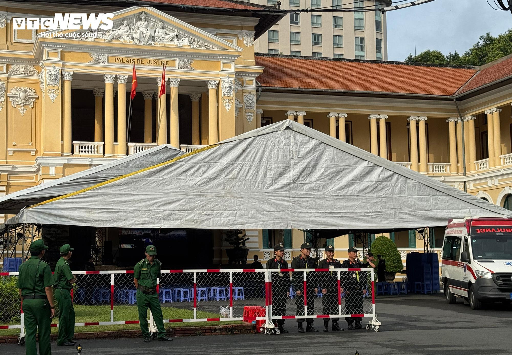 An ninh thắt chặt tại phiên tòa xét xử vụ án Trương Mỹ Lan giai đoạn 2 - 1