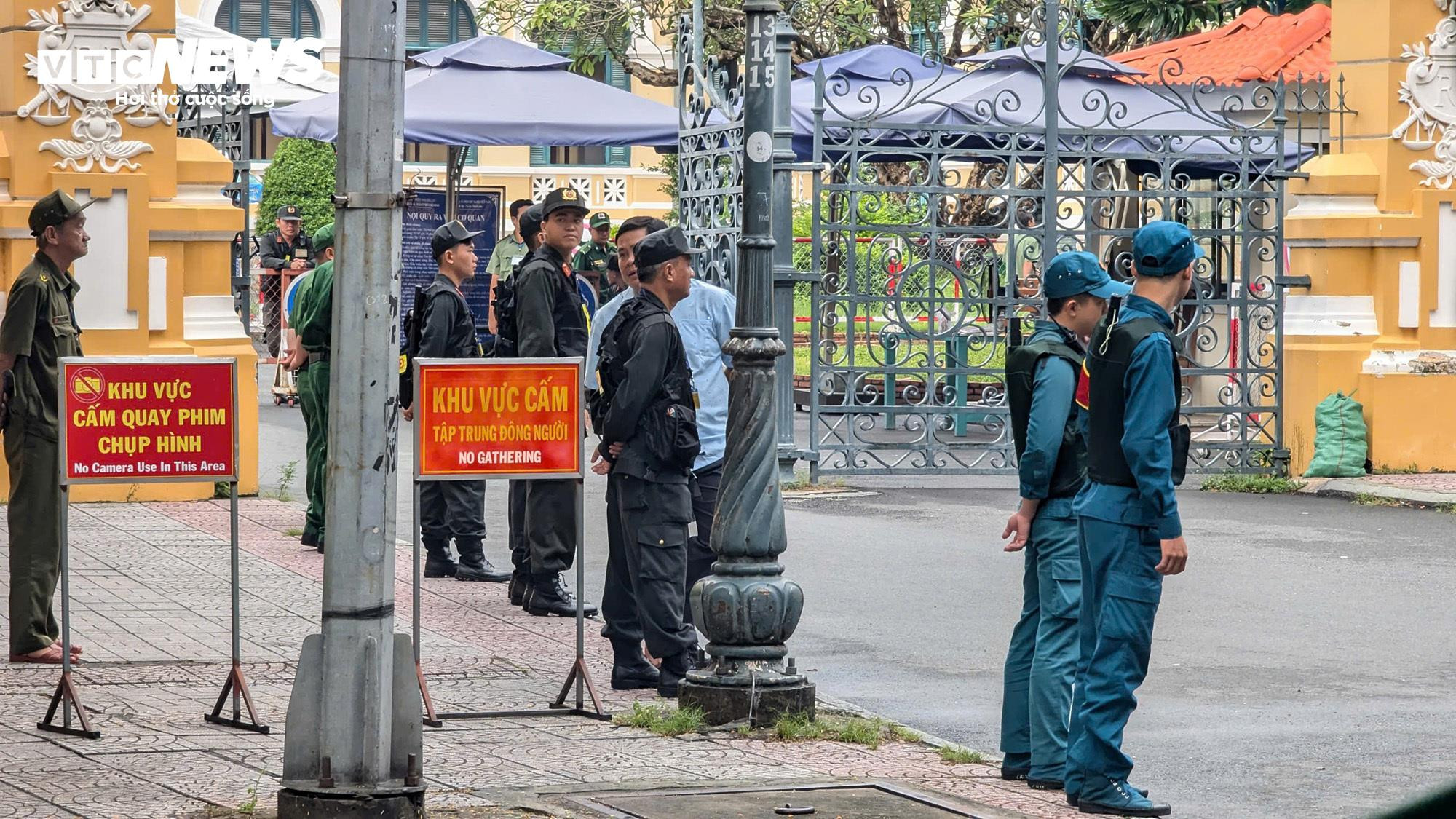 An ninh thắt chặt tại phiên tòa xét xử vụ án Trương Mỹ Lan giai đoạn 2 - 7