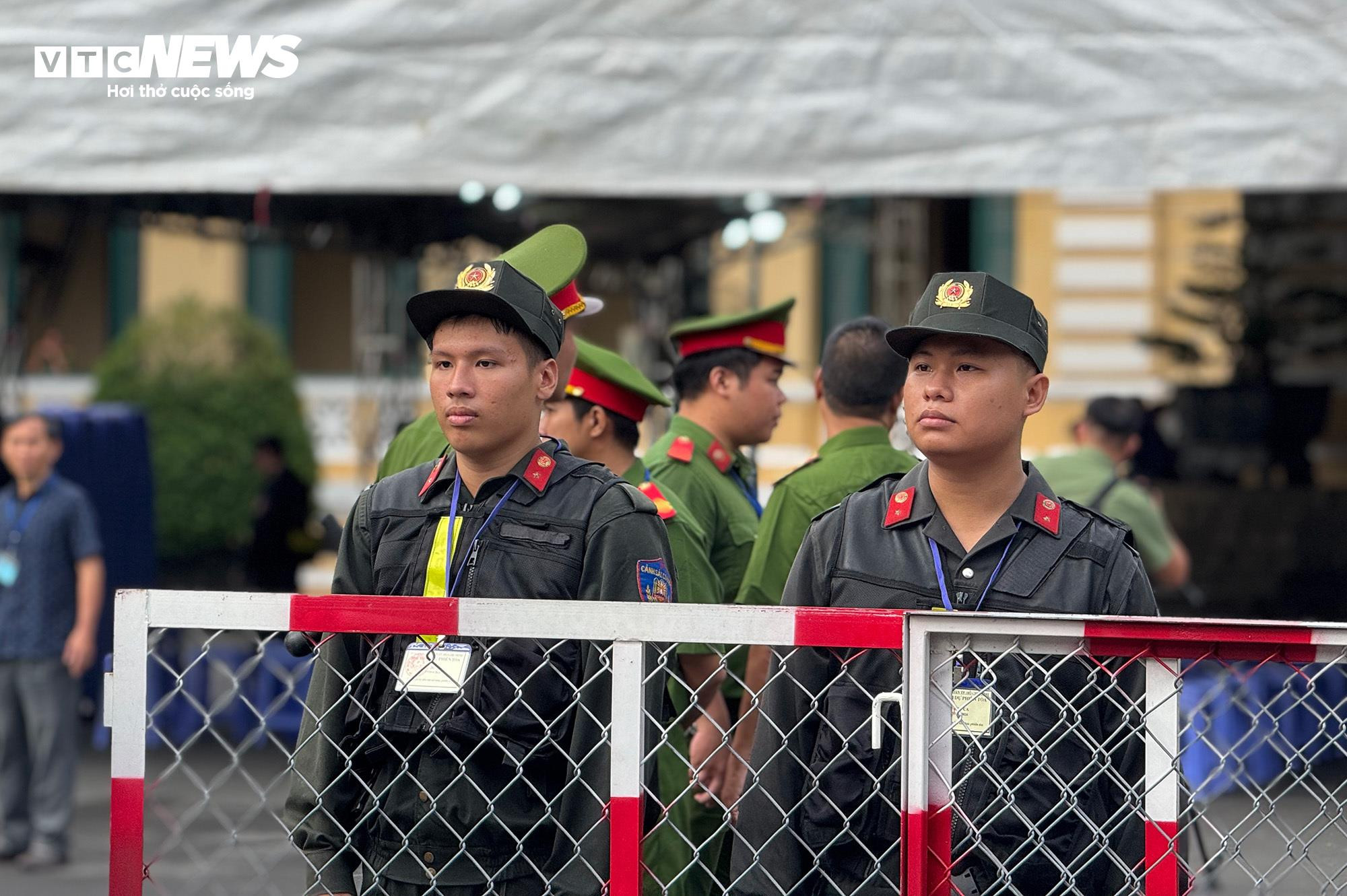 An ninh thắt chặt tại phiên tòa xét xử vụ án Trương Mỹ Lan giai đoạn 2 - 9