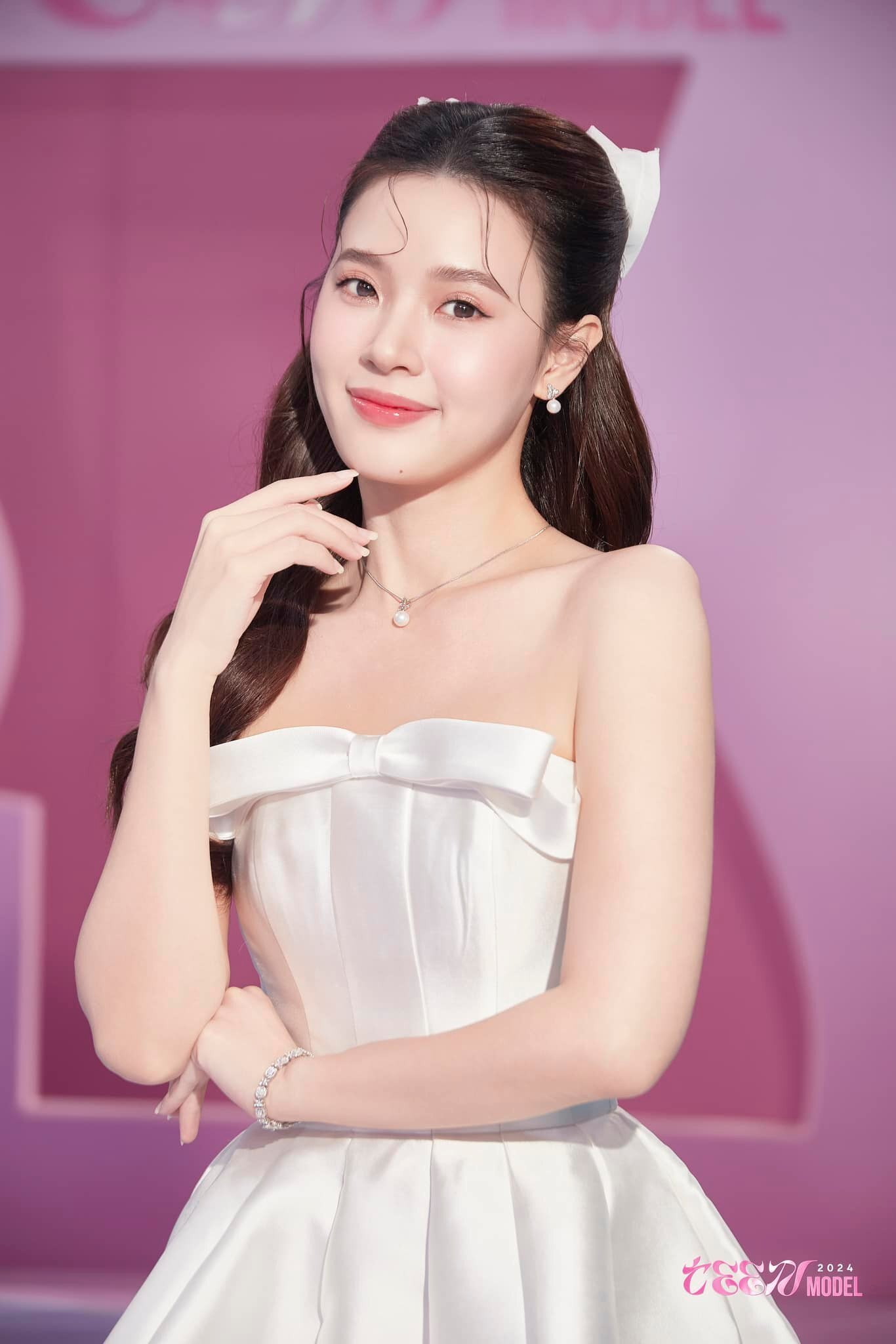 Sao Việt 25/9: Trấn Thành khoe đại gia đình, Lý Hải tìm địa điểm quay Lật mặt 8 - 6