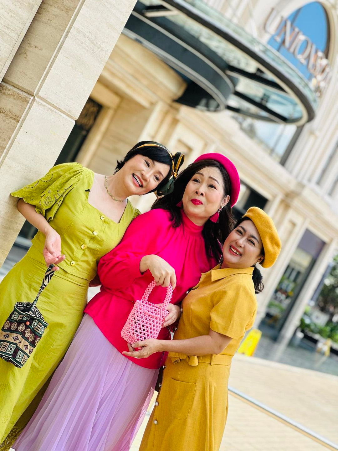 Sao Việt 25/9: Trấn Thành khoe đại gia đình, Lý Hải tìm địa điểm quay Lật mặt 8 - 9