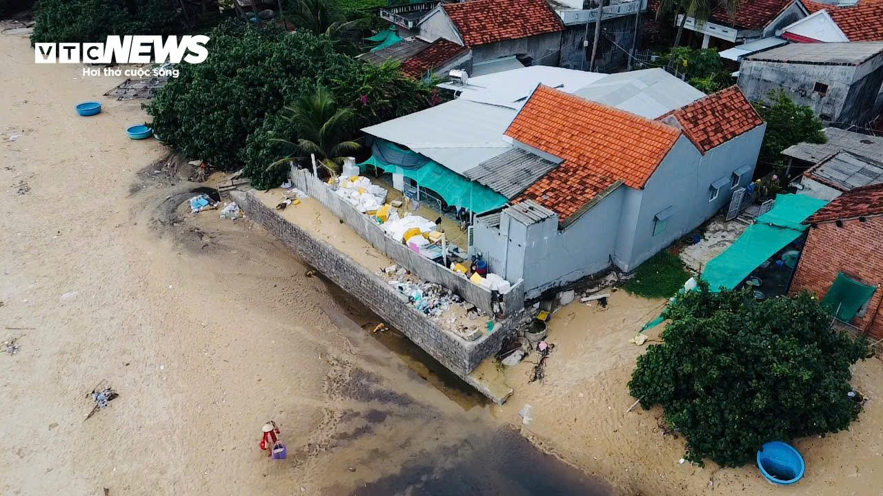 Người dân ven biển Phú Yên thấp thỏm lo sóng 'ngoạm' nhà mùa mưa bão - 6