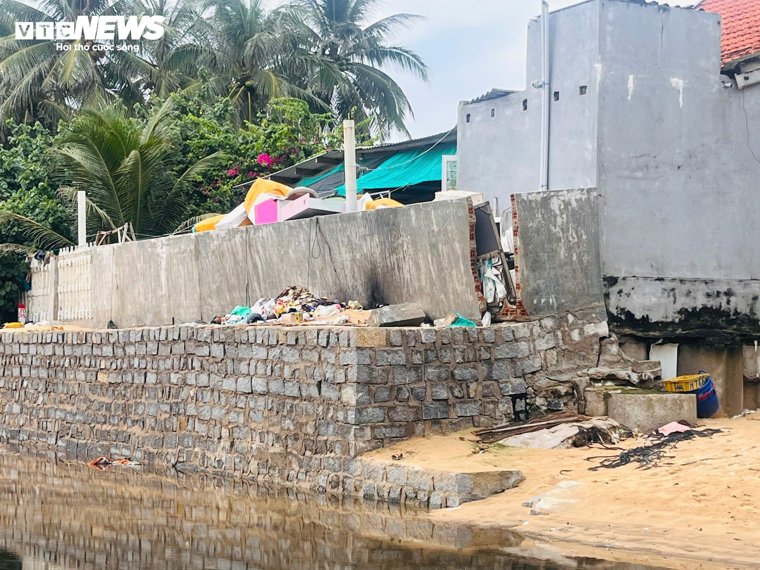 Người dân ven biển Phú Yên thấp thỏm lo sóng 'ngoạm' nhà mùa mưa bão - 3