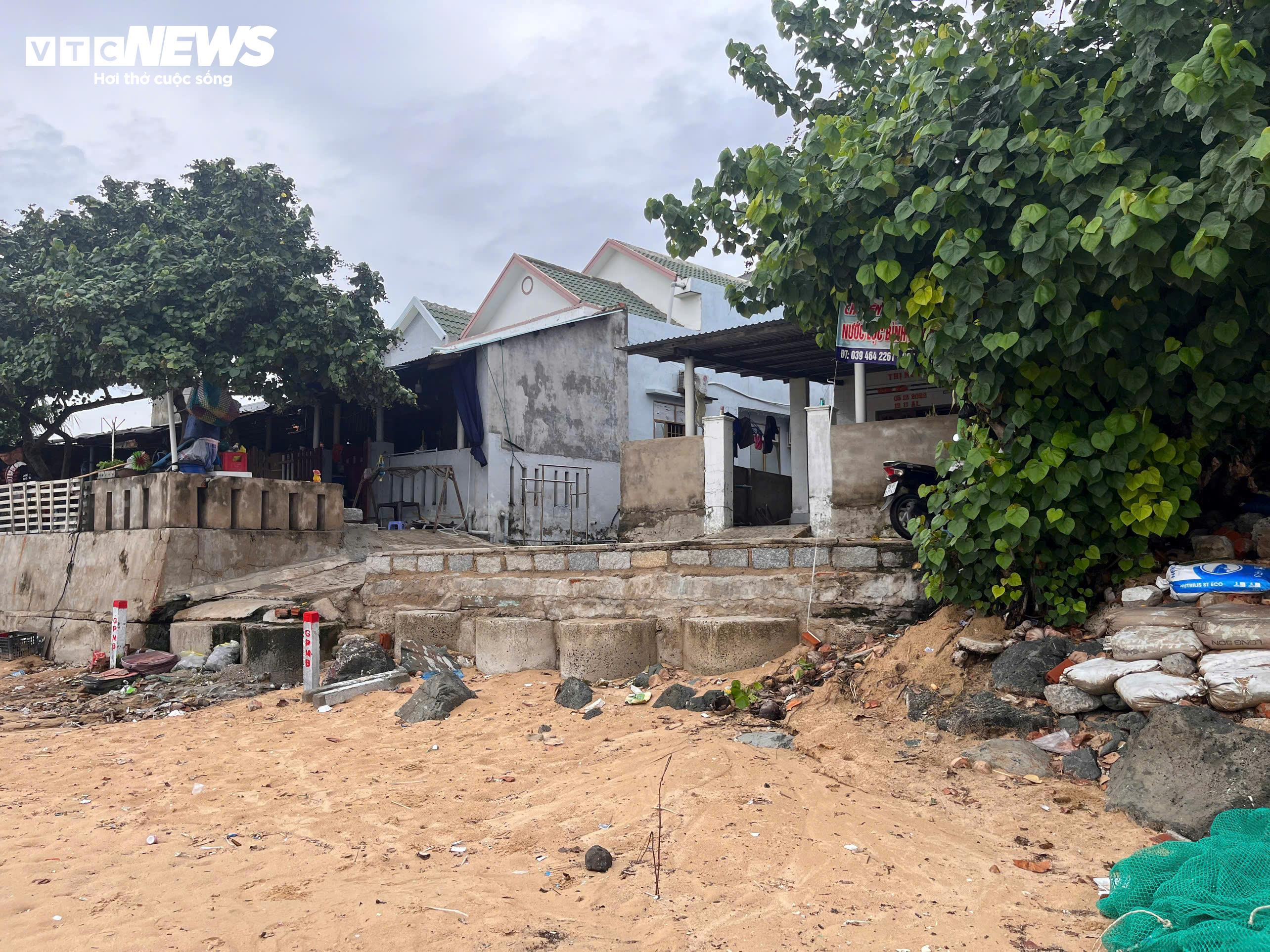 Người dân ven biển Phú Yên thấp thỏm lo sóng 'ngoạm' nhà mùa mưa bão - 7