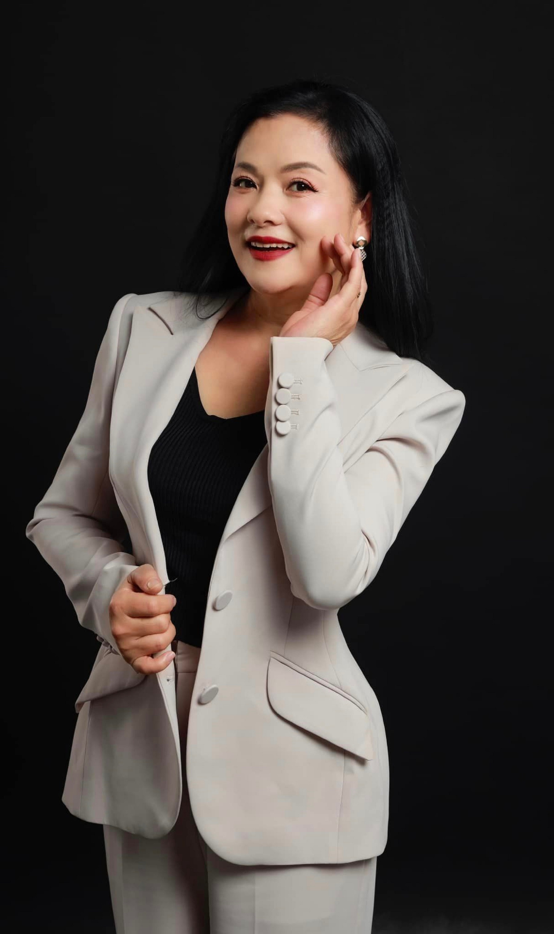 Sao Việt 3/10: Mai Phương Thúy trẻ trung với tóc ngắn, NSND Thu Quế đón tuổi mới - 3