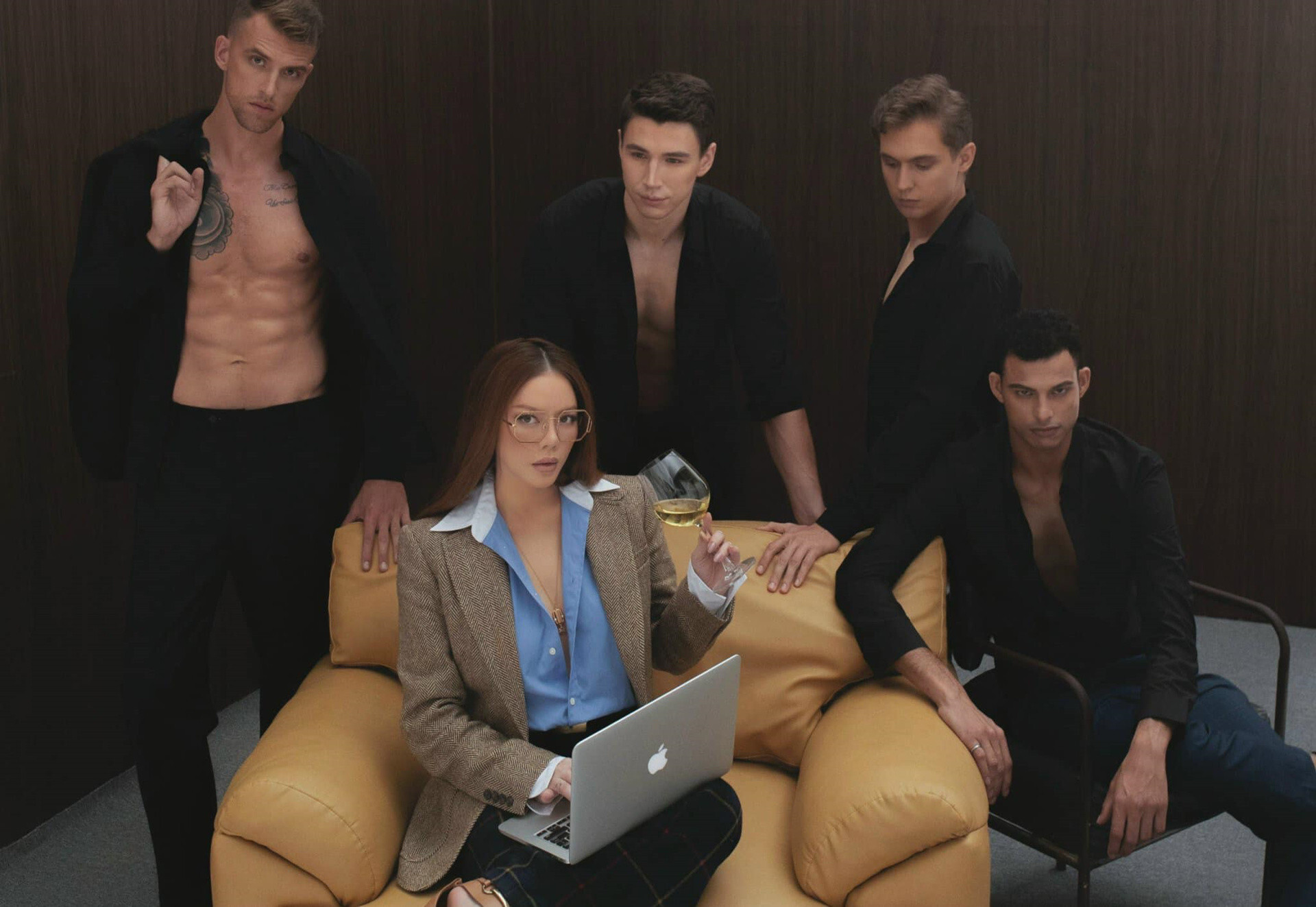 Sao Việt 2/10: Vợ NSND Công Lý trẻ đẹp sau thẩm mỹ, Mai Ngọc thăng hạng nhan sắc - 3